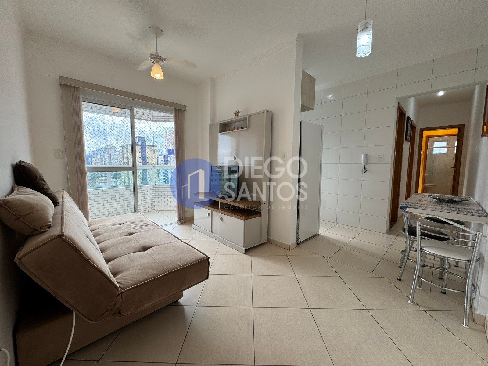 Apartamento Mobiliado com 2 Dormitórios e Suíte à Venda