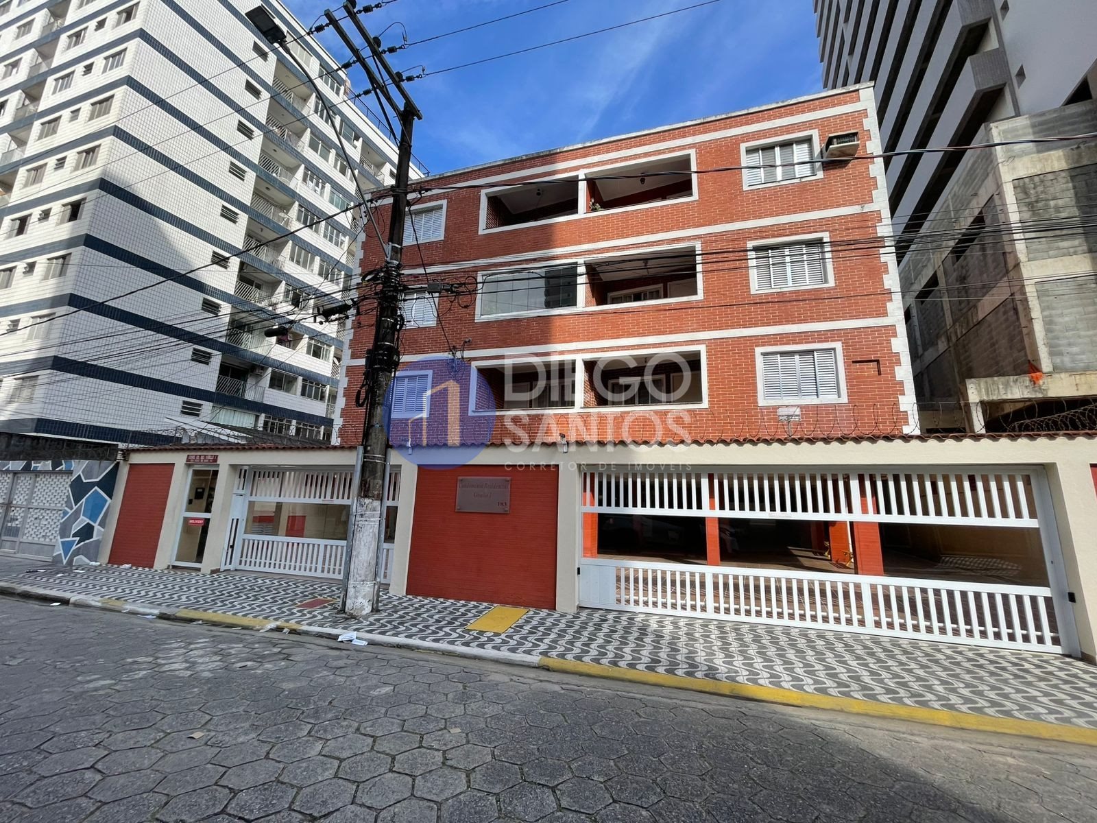 Apartamento 2 Dormitórios a 150m da Praia na Aviação – R$ 285 Mil