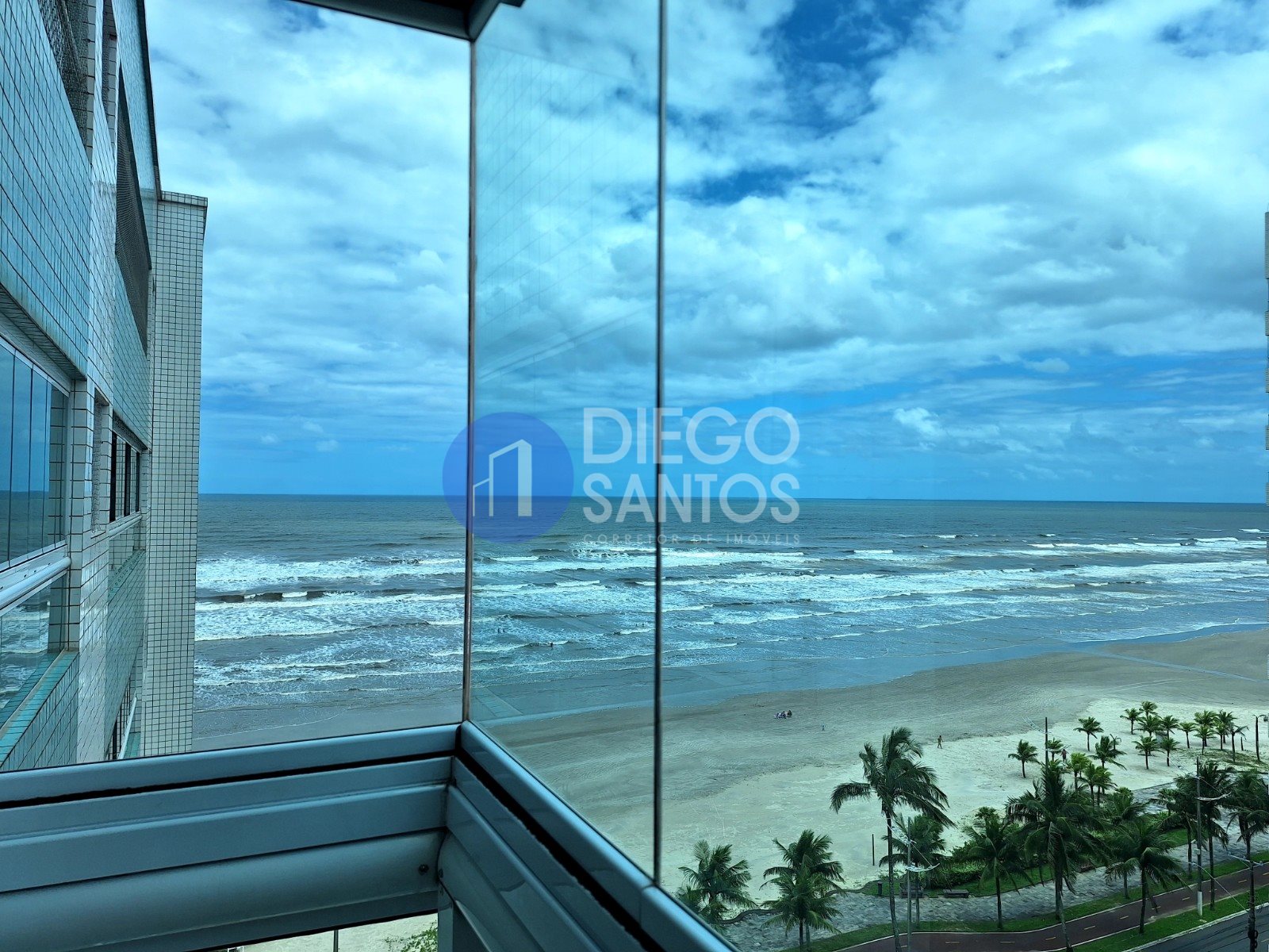 Apartamento Frente Mar na Praia Grande, Porteira Fechada, 2 Dormitórios e Suíte