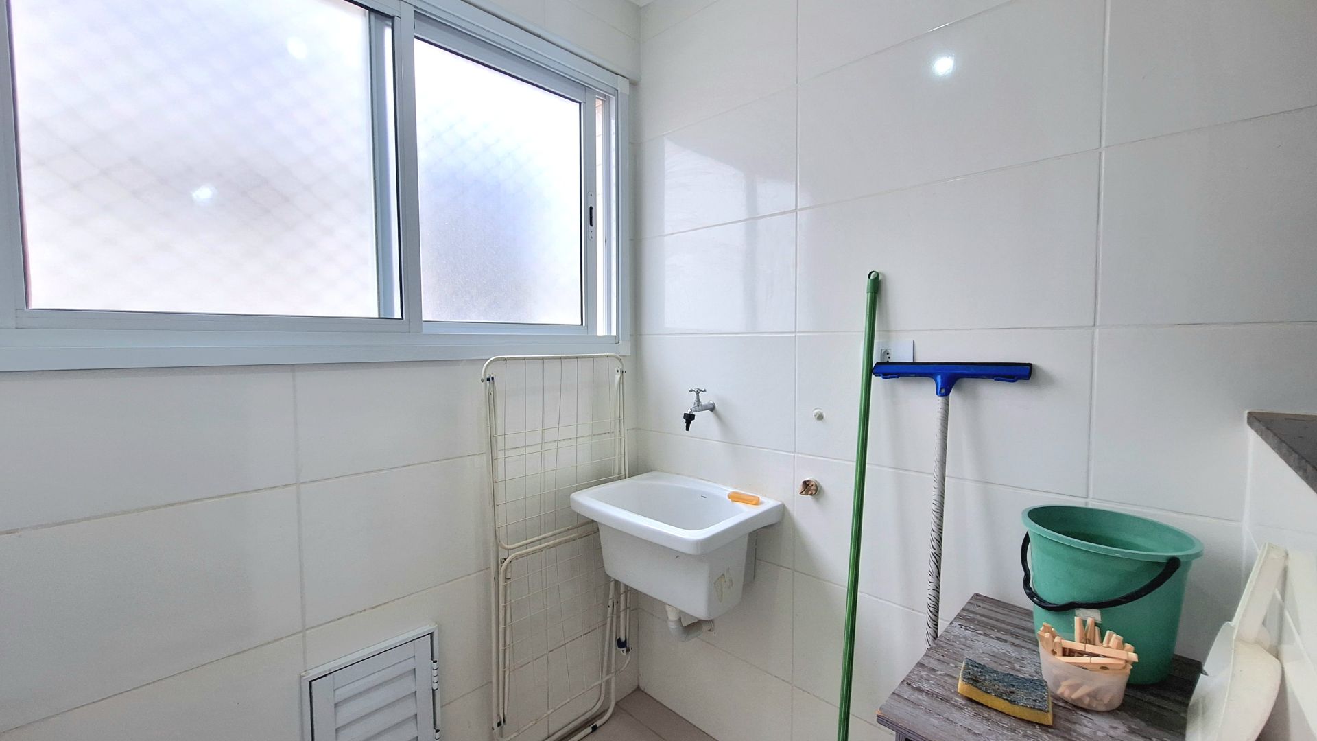 Apartamento com 2 Dormitórios sendo 2 Suítes, Lavabo – 82m2 – 2 Vagas de Garagem- Guilhermina