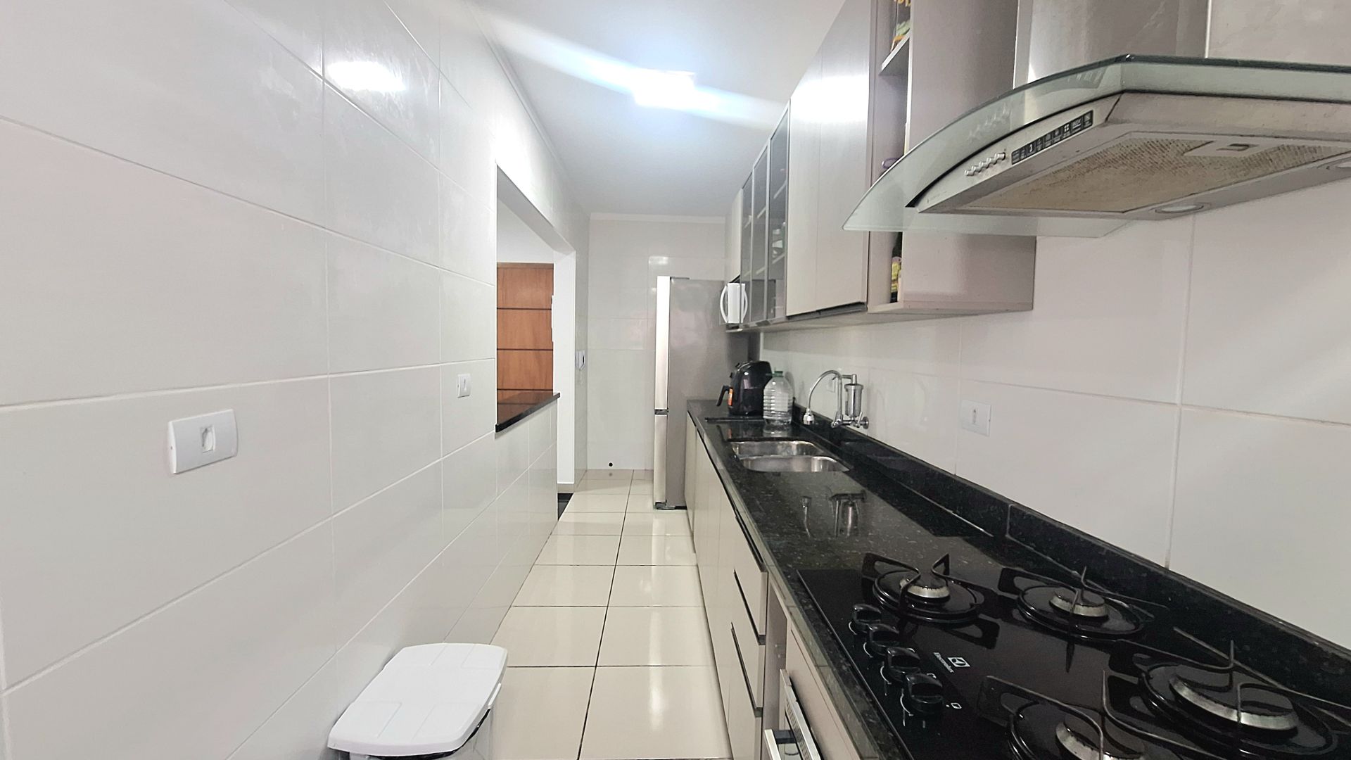 Apartamento Mobiliado 2 Dormitórios 1 Suíte, 2 Vagas – 80m2 Área Útil – Guilhermina