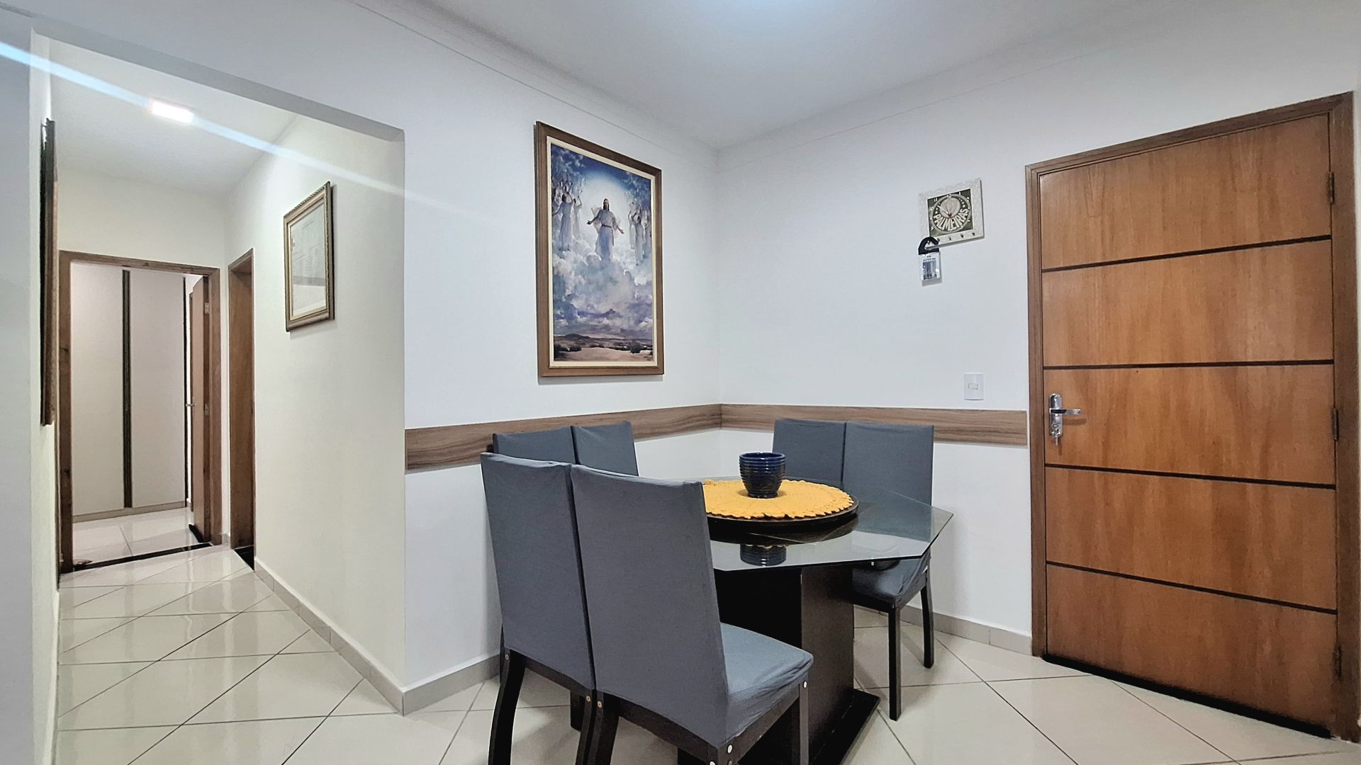 Apartamento Mobiliado 2 Dormitórios 1 Suíte, 2 Vagas – 80m2 Área Útil – Guilhermina