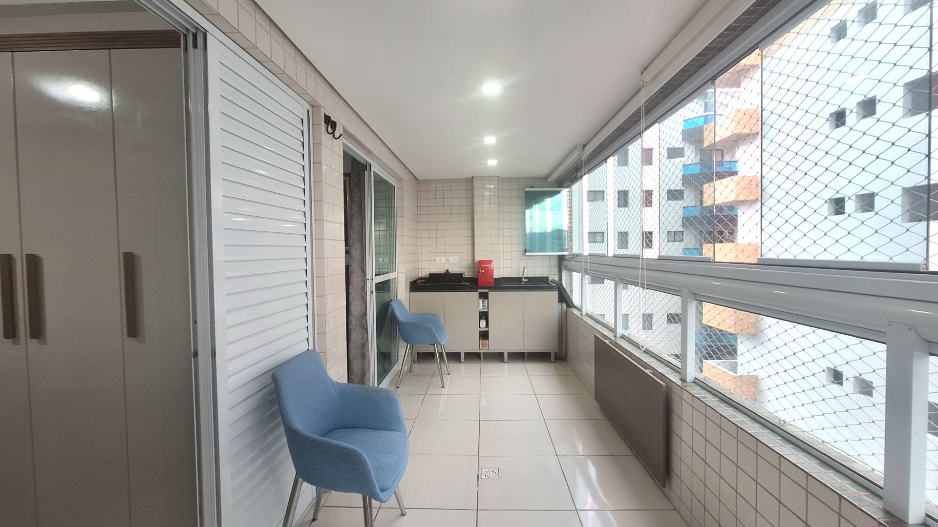 Apartamento Mobiliado 2 Dormitórios 1 Suíte, 2 Vagas – 80m2 Área Útil – Guilhermina