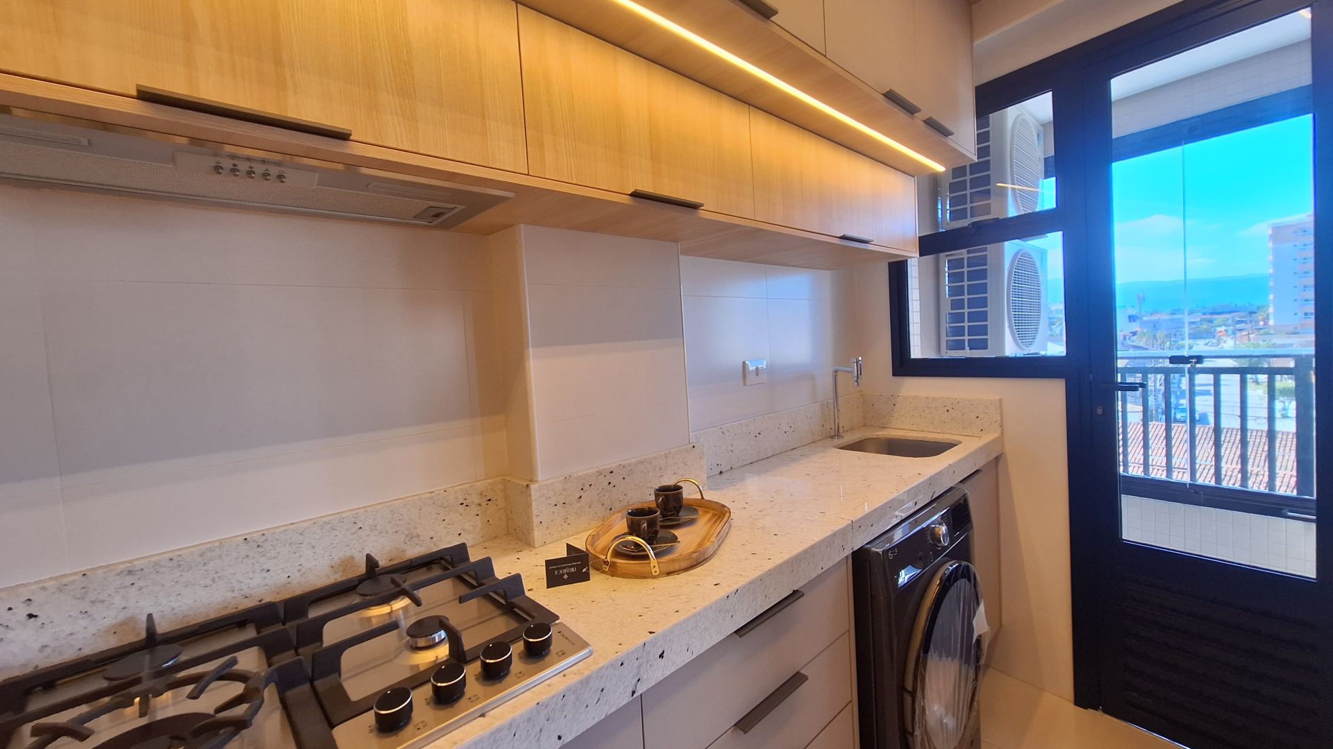 Apartamento 2 Dormitórios, 1 Suíte, 1 Vaga – 73m2 – Decorado