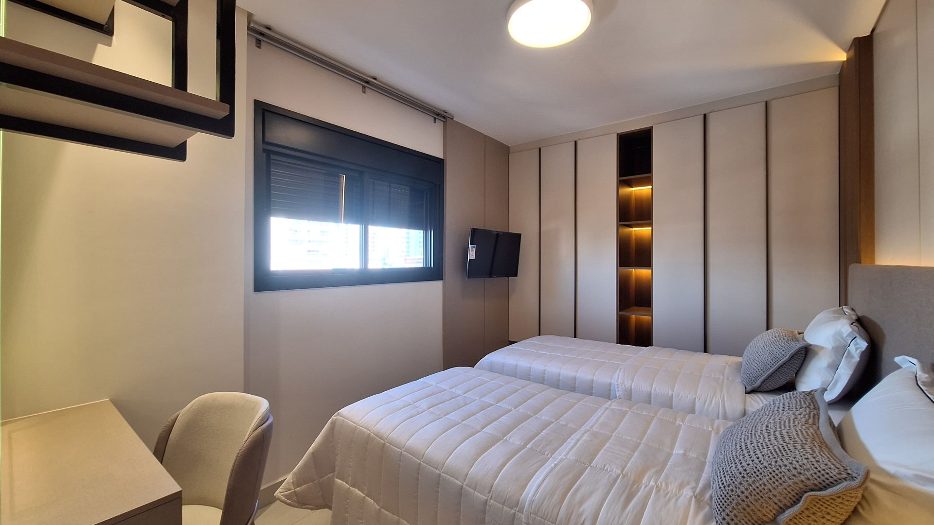 Apartamento 2 Dormitórios, 1 Suíte, 1 Vaga – 73m2 – Decorado