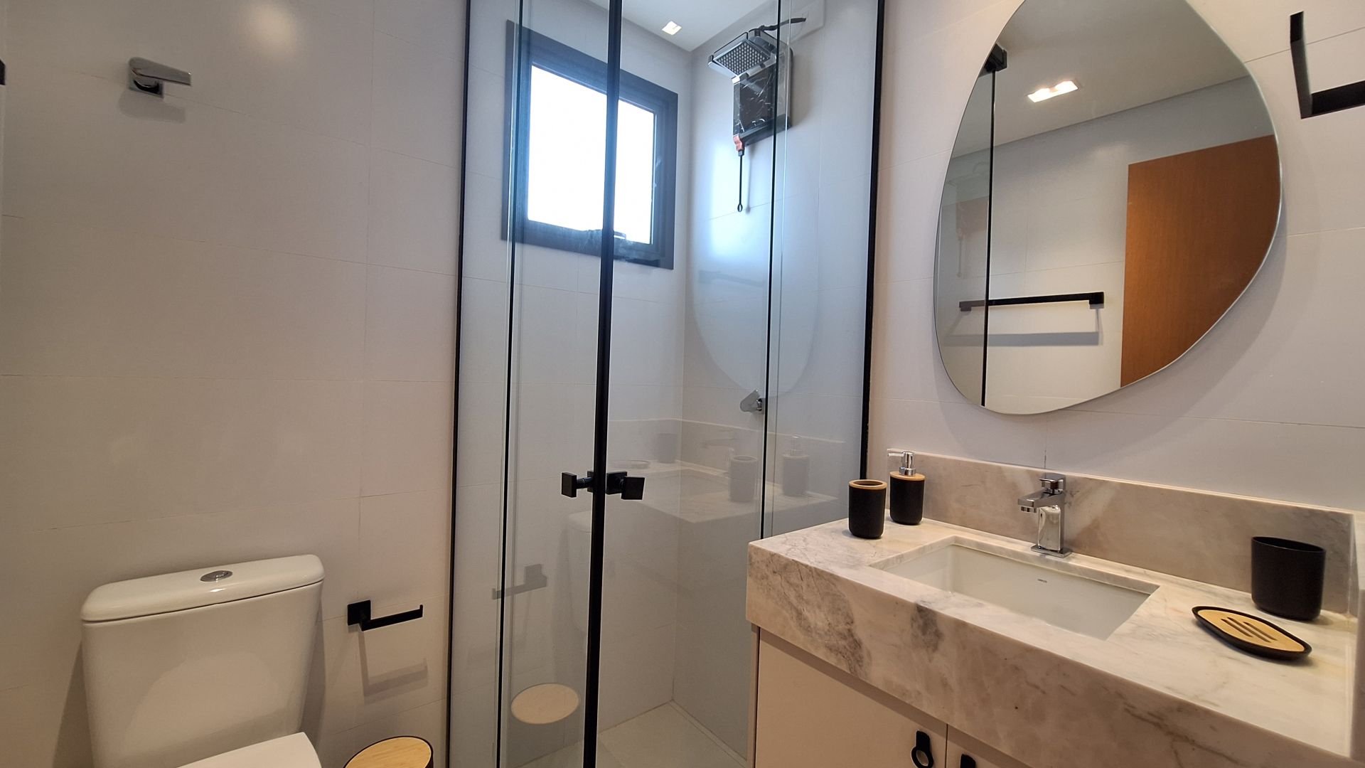 Apartamento 2 Dormitórios, 1 Suíte, 1 Vaga – 73m2 – Decorado