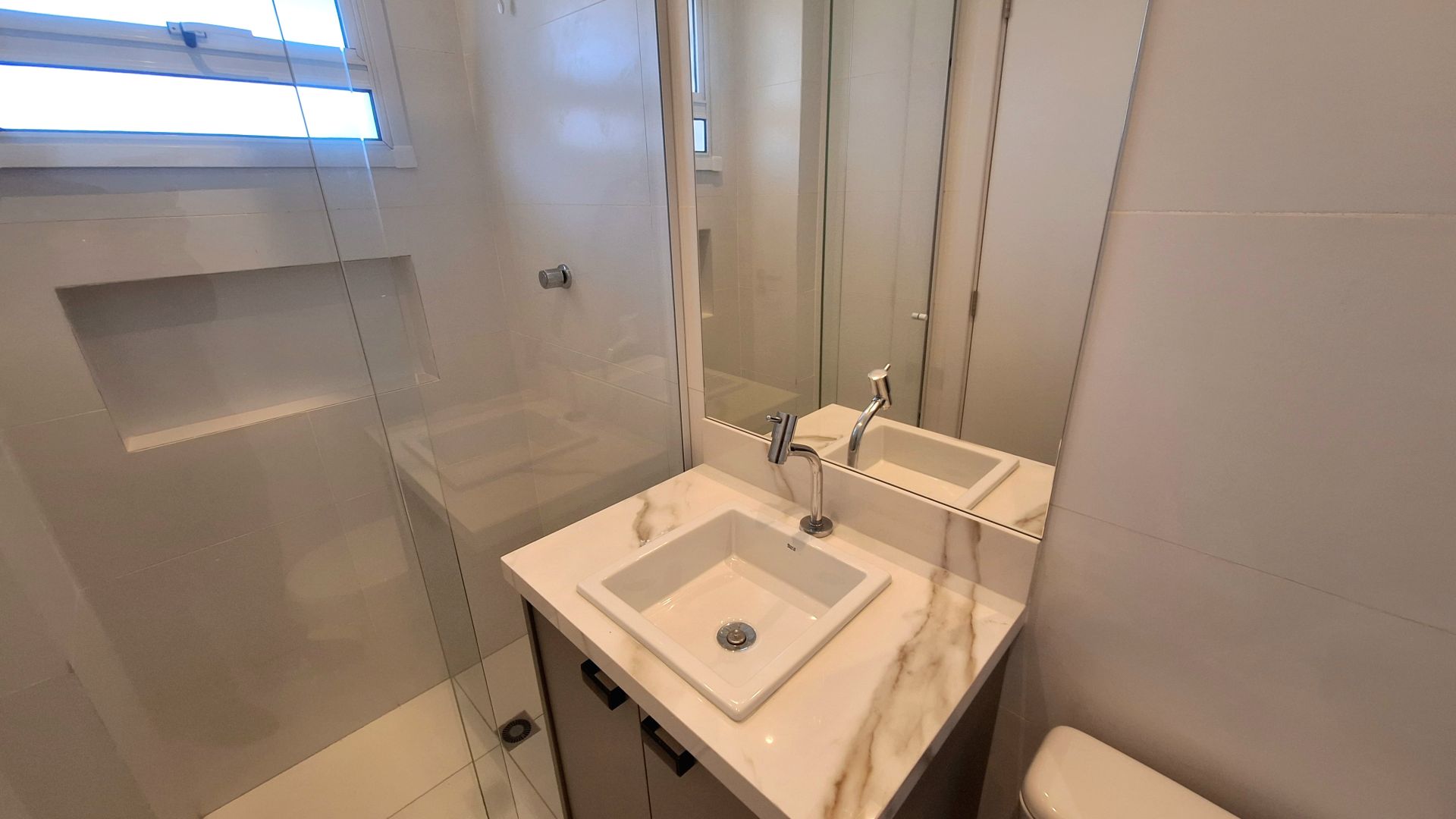 Apartamento Mobiliado Decorado, 03 Suítes + Lavabo 02 Vagas de Garagem – 109m2 – Guilhermina