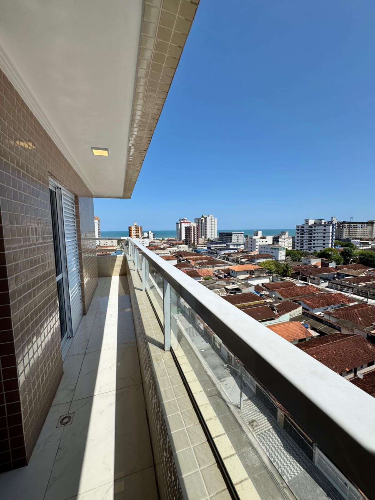 Apartamento Mobiliado e Decorado 02 Dormitórios 01 Suíte, 78m2 Área Útil 02 Vaga – Bairro Ocian