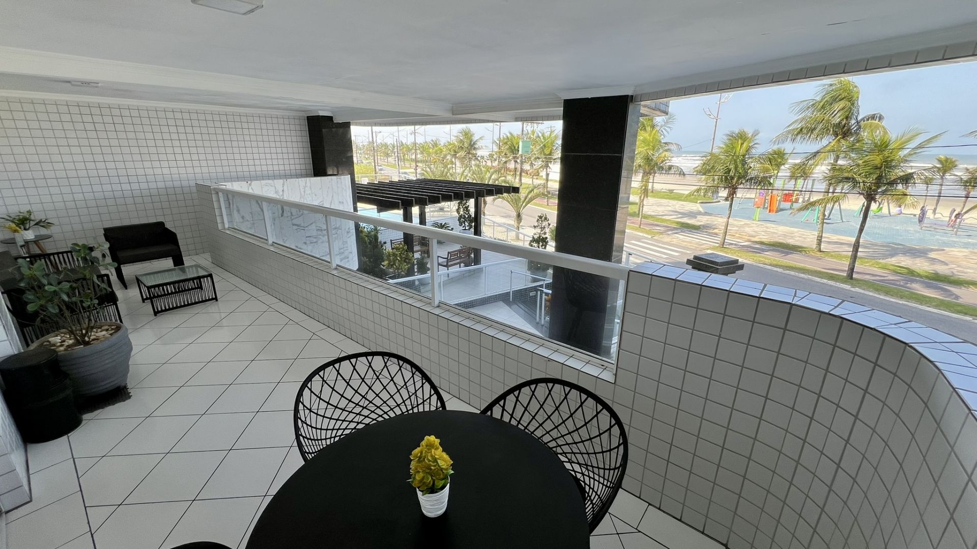 Apartamento Vista Mar Mobiliado 02 Dormitórios 01 Suíte 01 Vaga de Garagem, 67m2 Área Útil – Bairro Maracanã