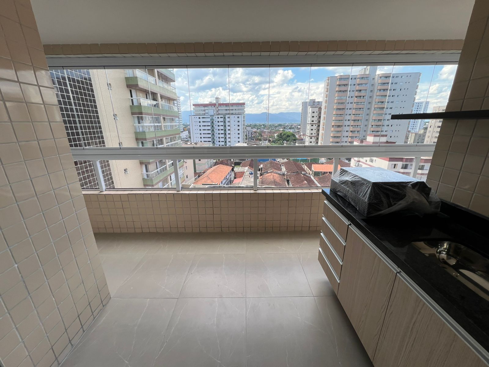 Apartamento 02 Dormitórios, sendo 02 Suítes, 02 Vagas, 84m2 – Aviação
