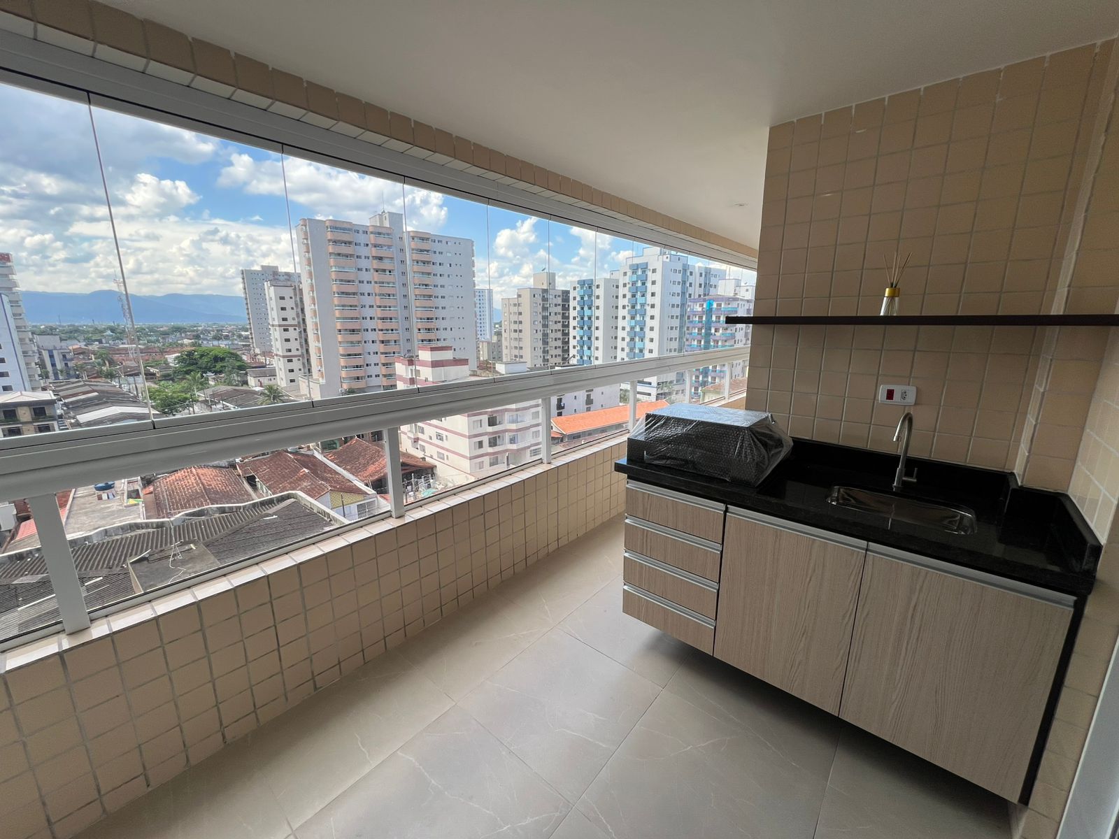 Apartamento 02 Dormitórios, sendo 02 Suítes, 02 Vagas, 84m2 – Aviação