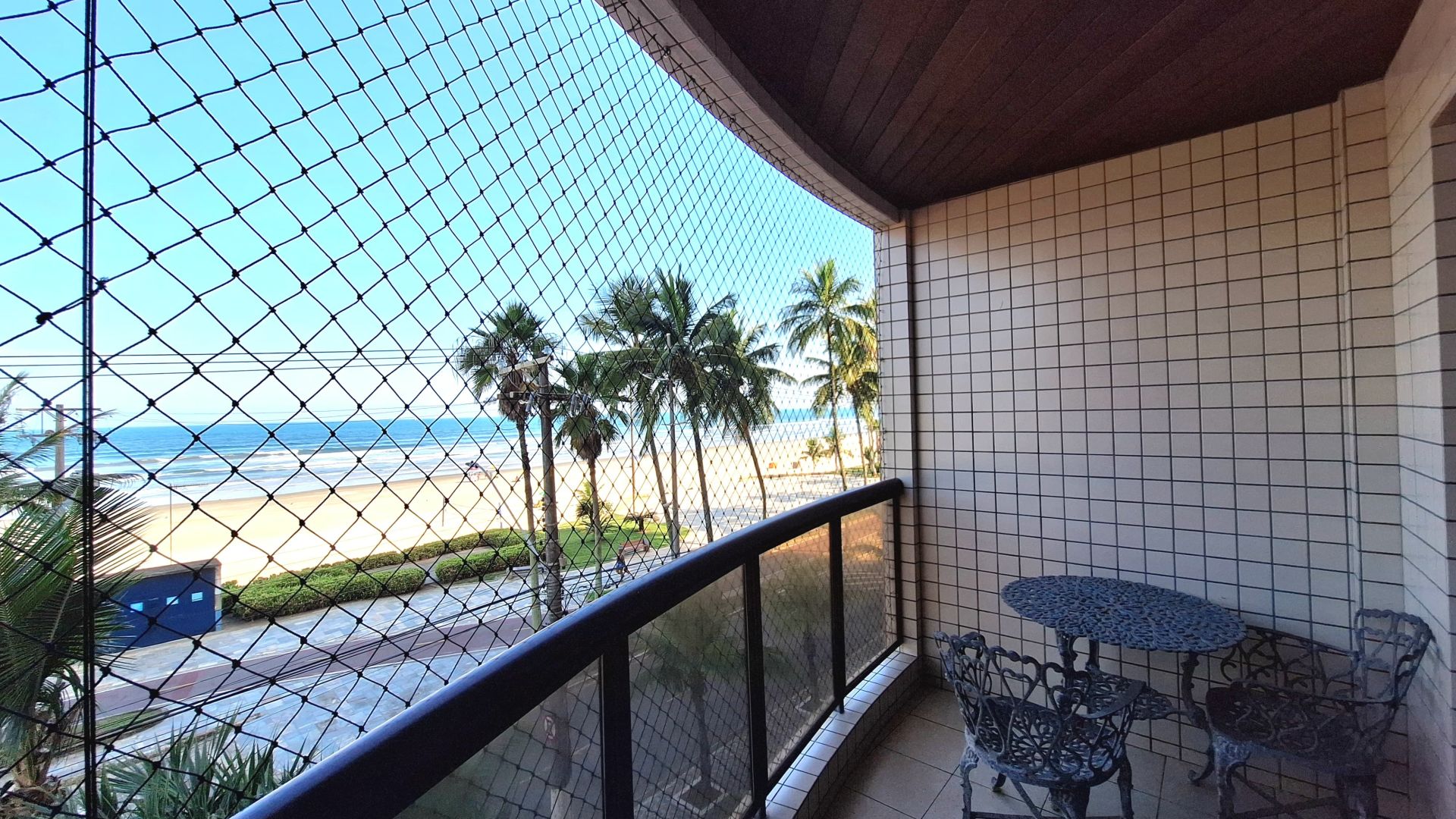 Apartamento Frente Mar 02 Dormitórios 01 Suíte + DEP. Empregada 01 Vaga, 106m2 – Bairro Vila Caiçara
