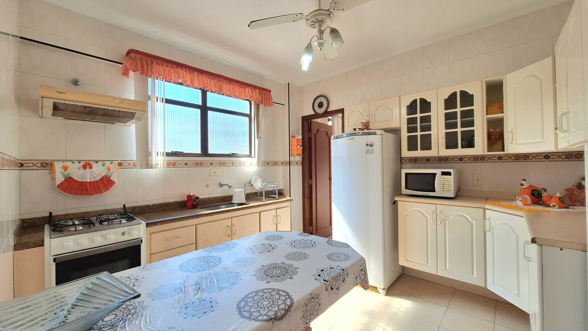 Apartamento Frente Mar 02 Dormitórios 01 Suíte + DEP. Empregada 01 Vaga, 106m2 – Bairro Vila Caiçara