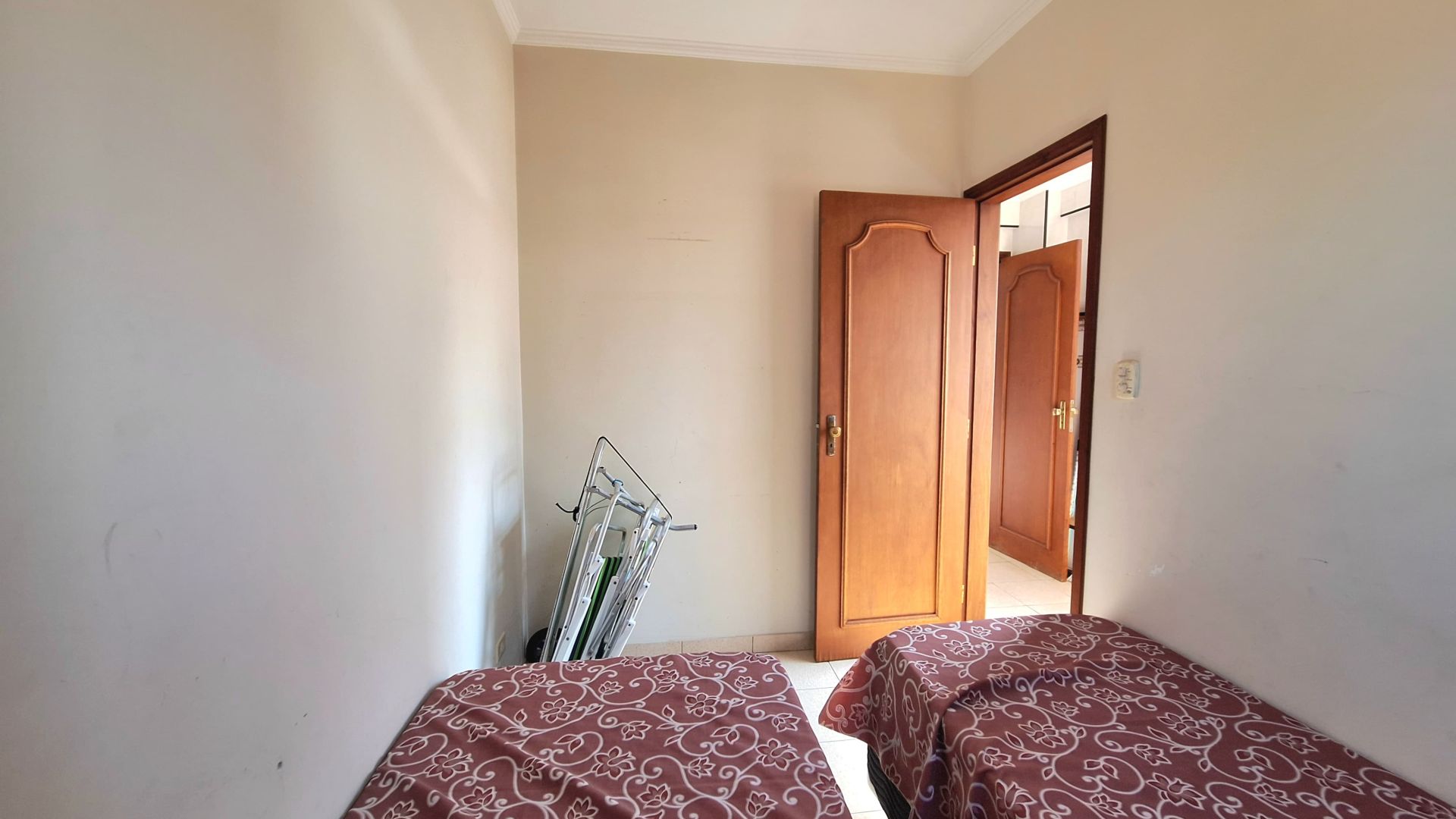 Apartamento Frente Mar 02 Dormitórios 01 Suíte + DEP. Empregada 01 Vaga, 106m2 – Bairro Vila Caiçara