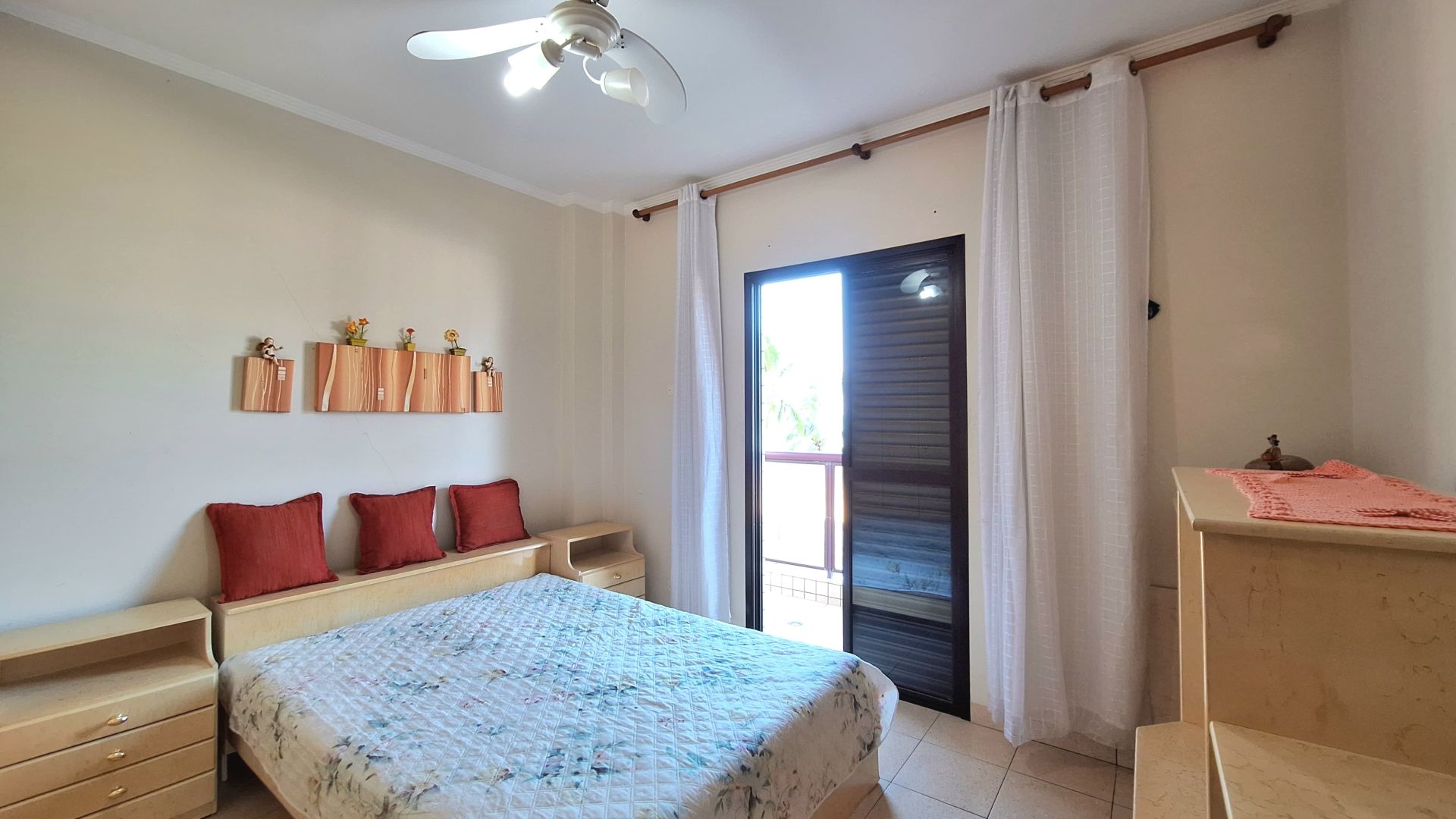 Apartamento Frente Mar 02 Dormitórios 01 Suíte + DEP. Empregada 01 Vaga, 106m2 – Bairro Vila Caiçara