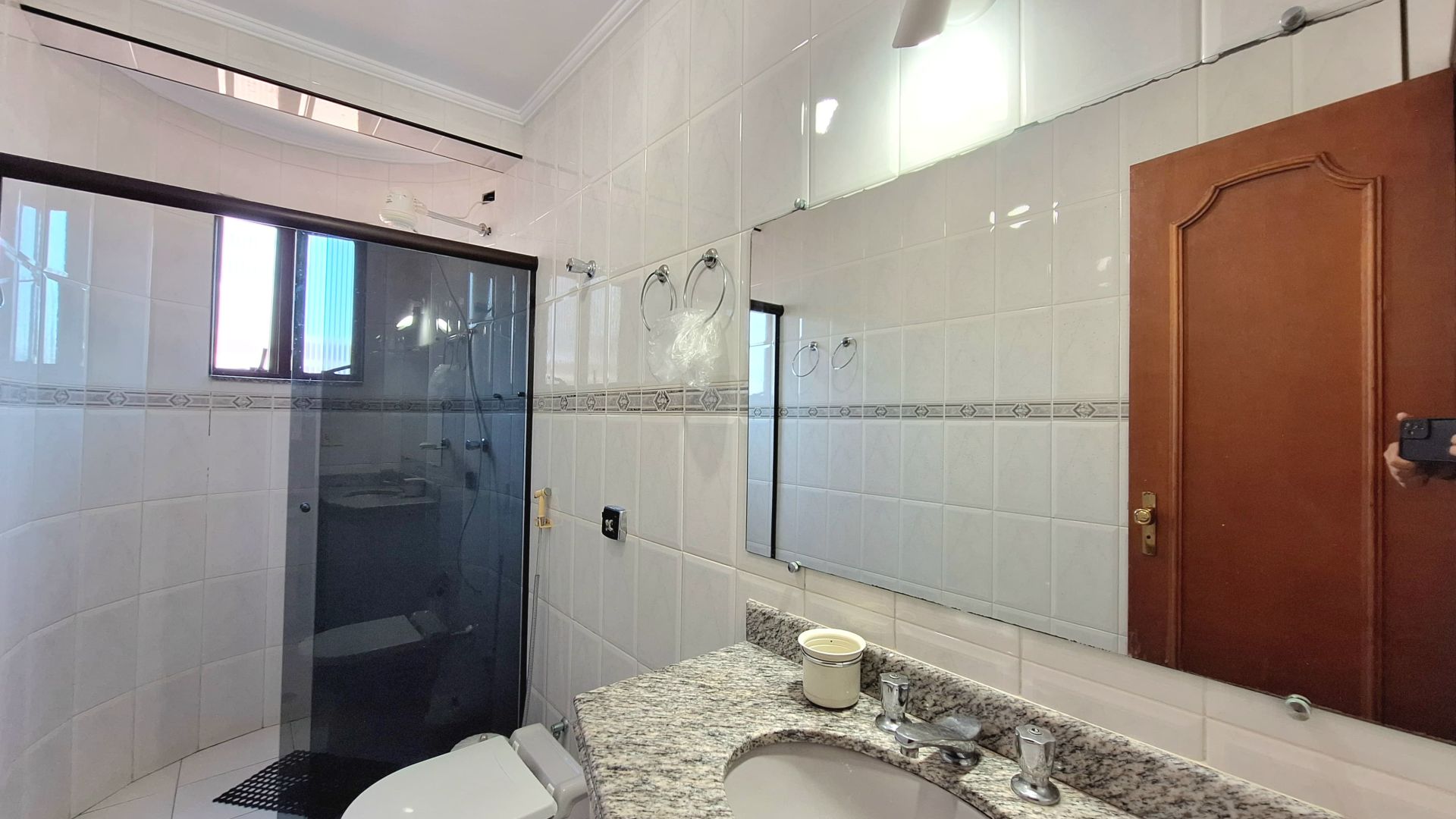 Apartamento Frente Mar 02 Dormitórios 01 Suíte + DEP. Empregada 01 Vaga, 106m2 – Bairro Vila Caiçara