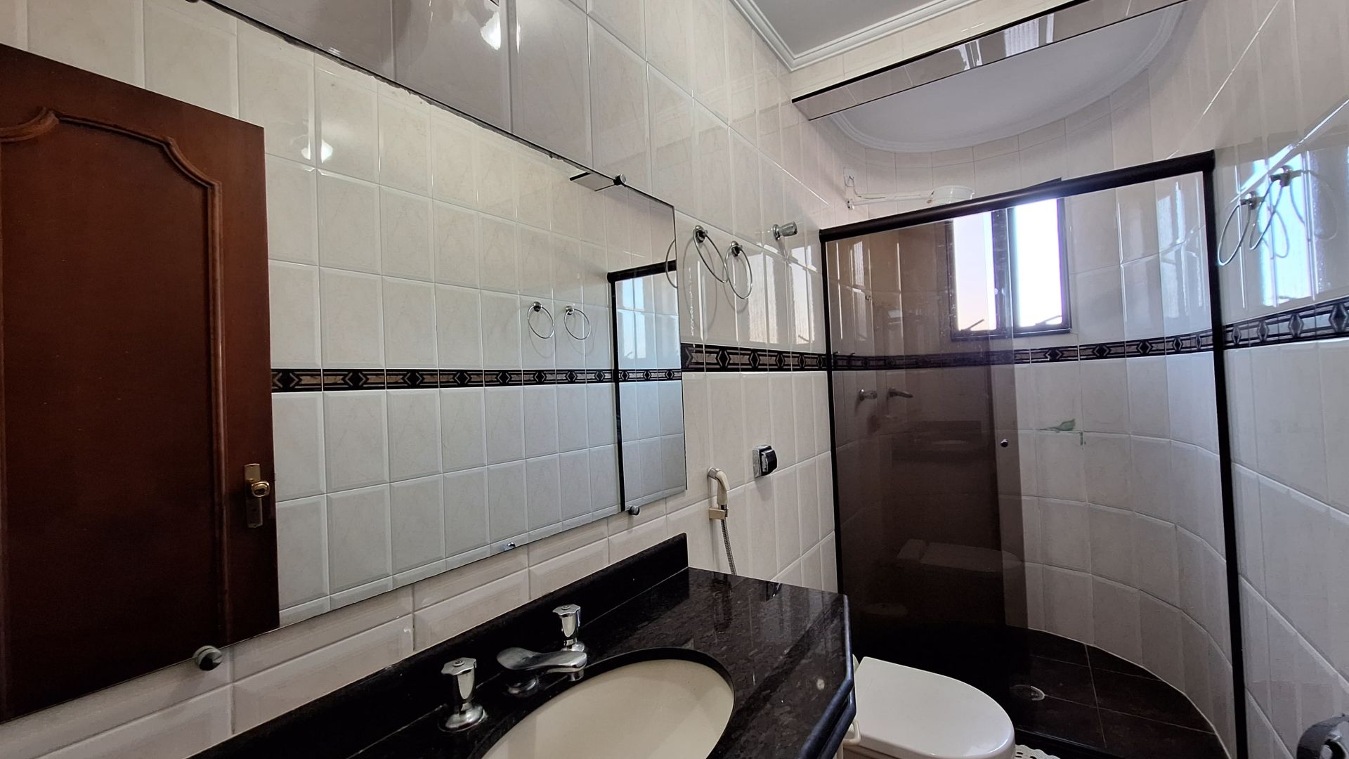 Apartamento Frente Mar 02 Dormitórios 01 Suíte + DEP. Empregada 01 Vaga, 106m2 – Bairro Vila Caiçara
