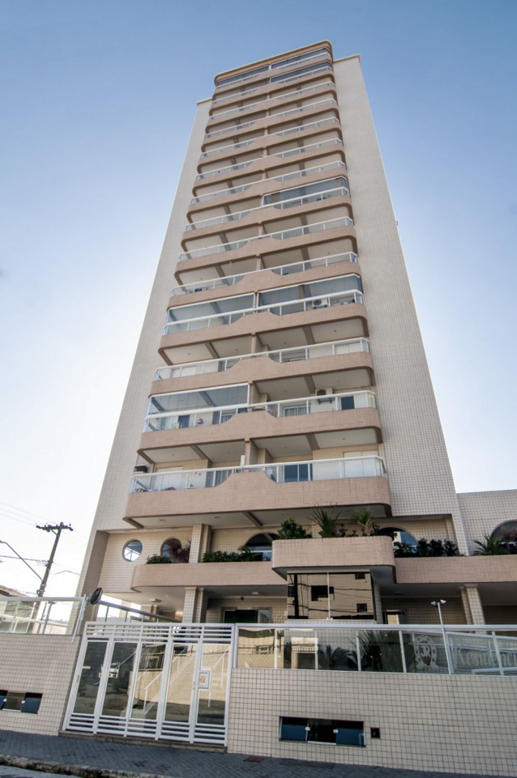 Aparatemnto Mobiliado 02 Dormitorios, 01 Suite, 01 Vaga de Garagem – Vila Tupi