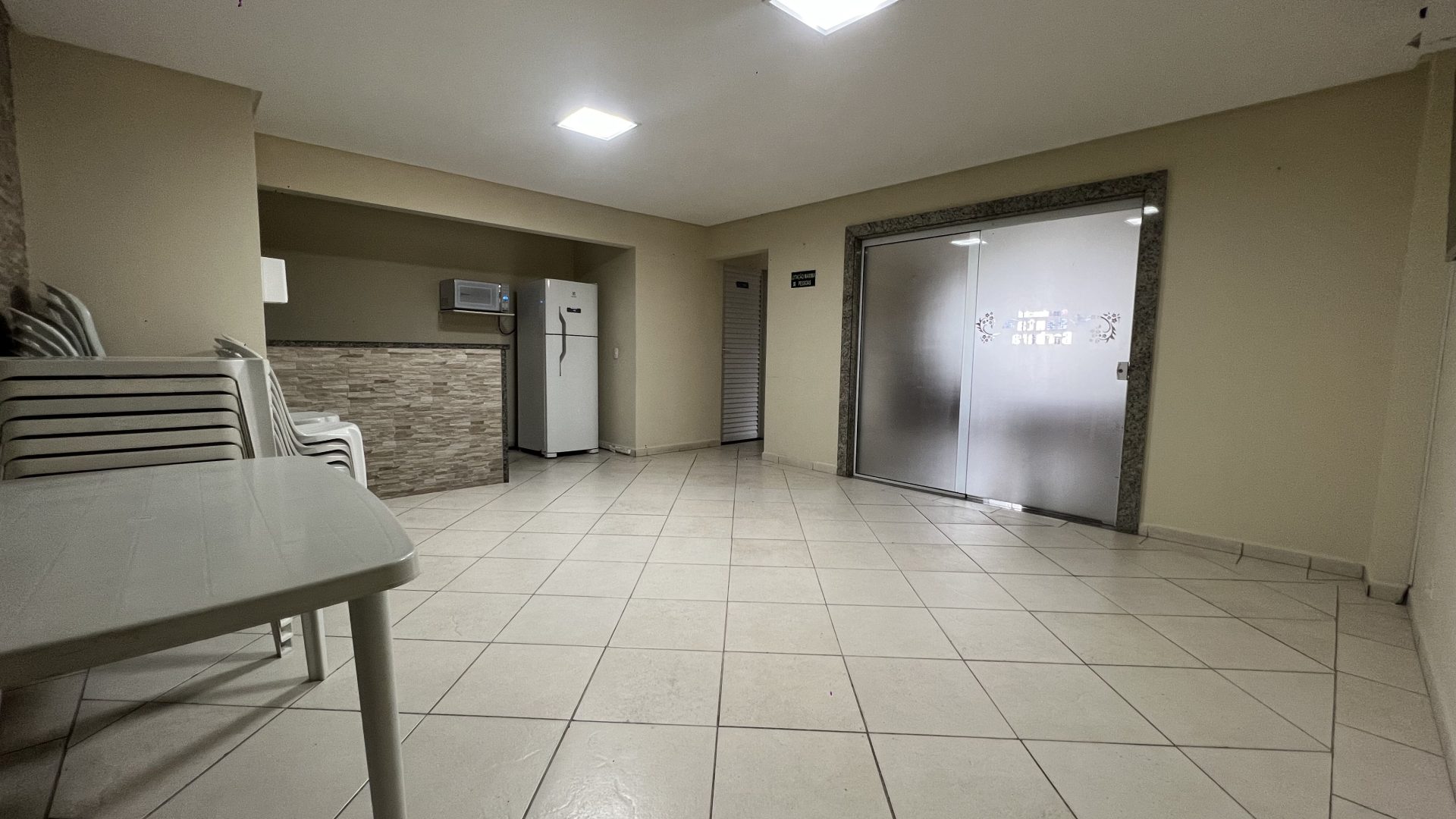 Aparatemnto Mobiliado 02 Dormitorios, 01 Suite, 01 Vaga de Garagem – Vila Tupi