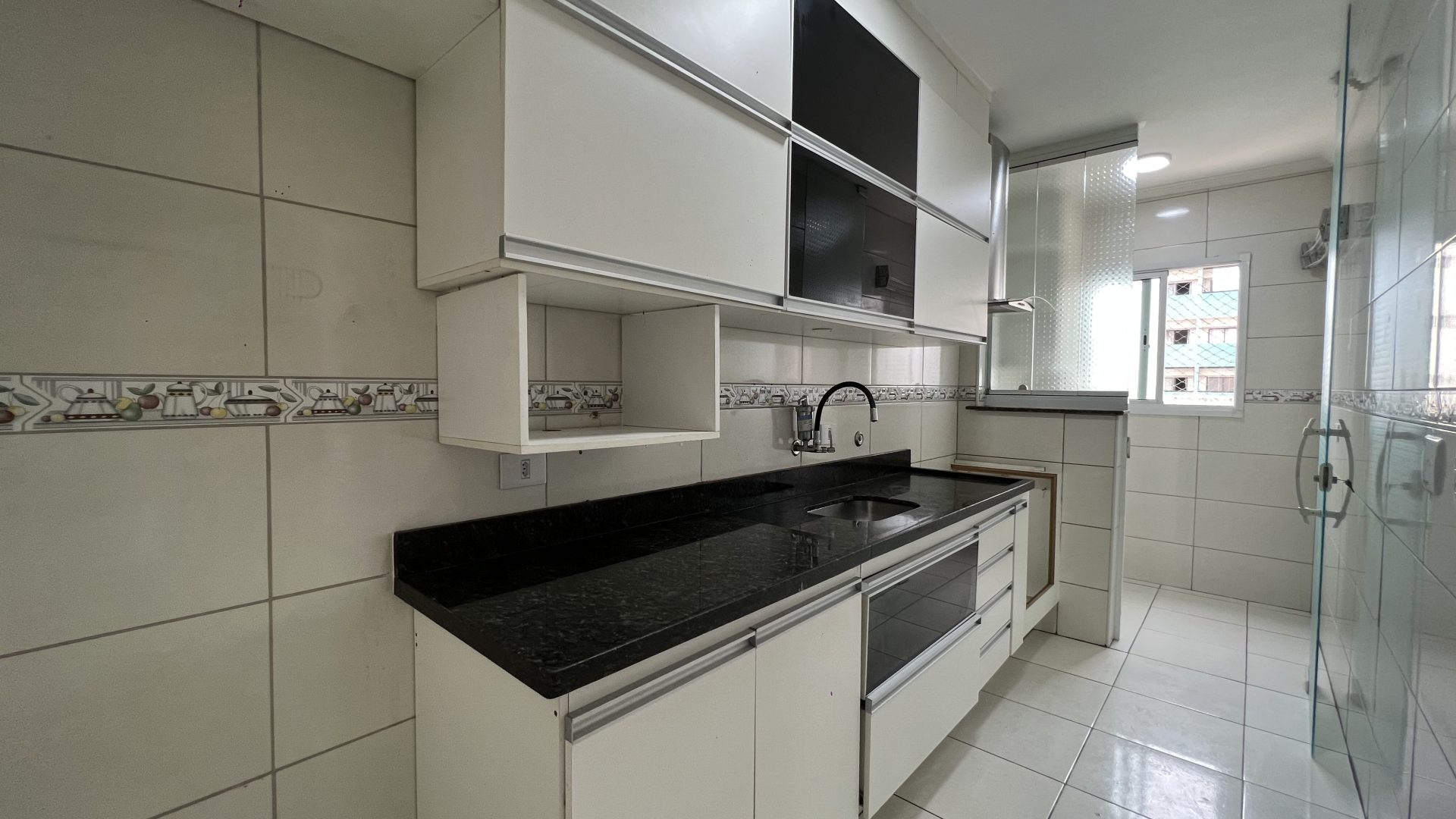 Aparatemnto Mobiliado 02 Dormitorios, 01 Suite, 01 Vaga de Garagem – Vila Tupi