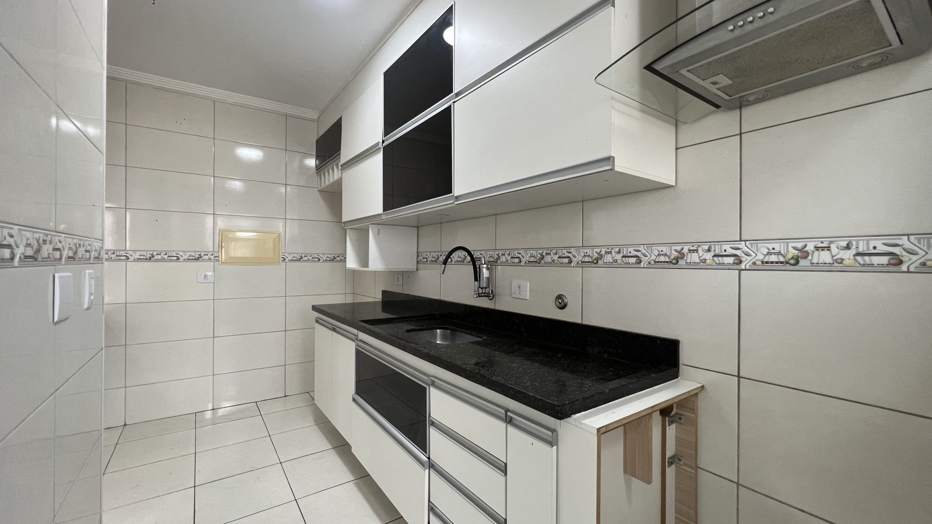 Aparatemnto Mobiliado 02 Dormitorios, 01 Suite, 01 Vaga de Garagem – Vila Tupi