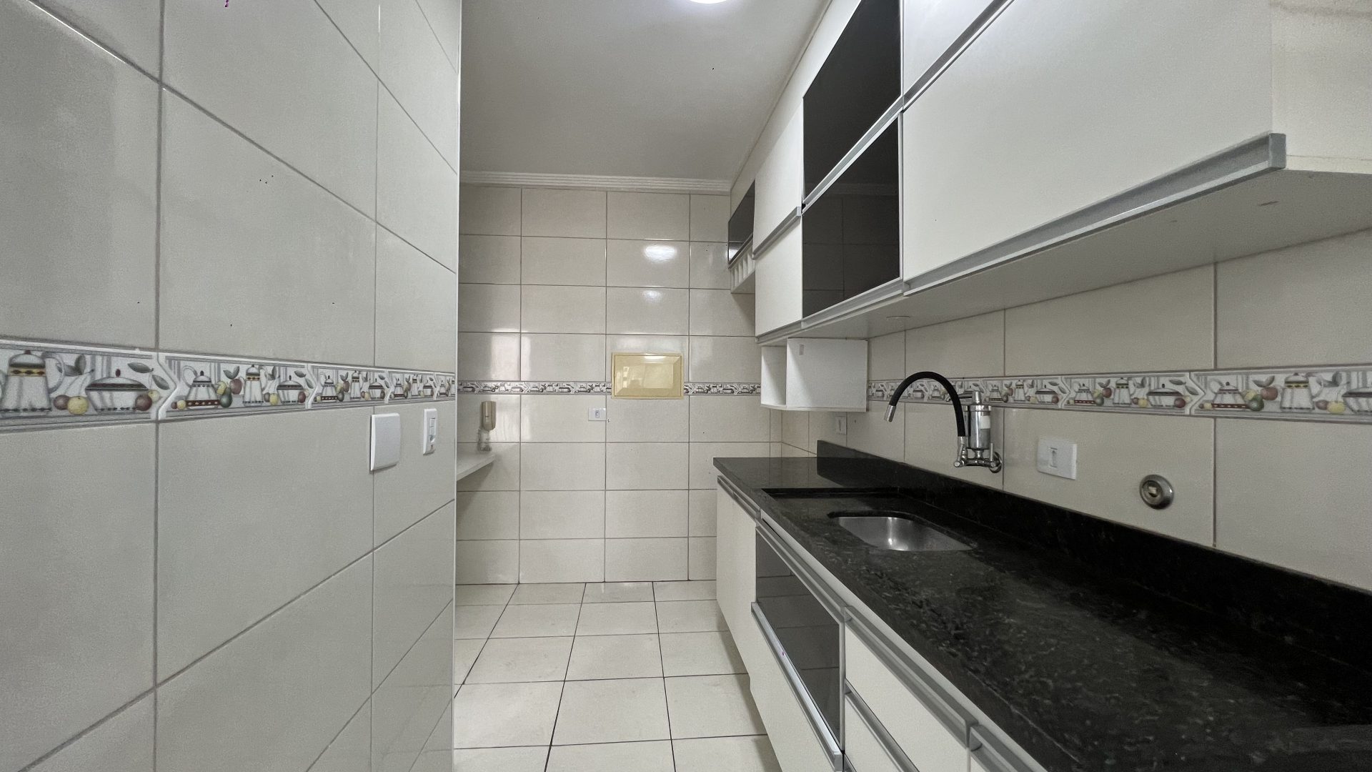 Aparatemnto Mobiliado 02 Dormitorios, 01 Suite, 01 Vaga de Garagem – Vila Tupi