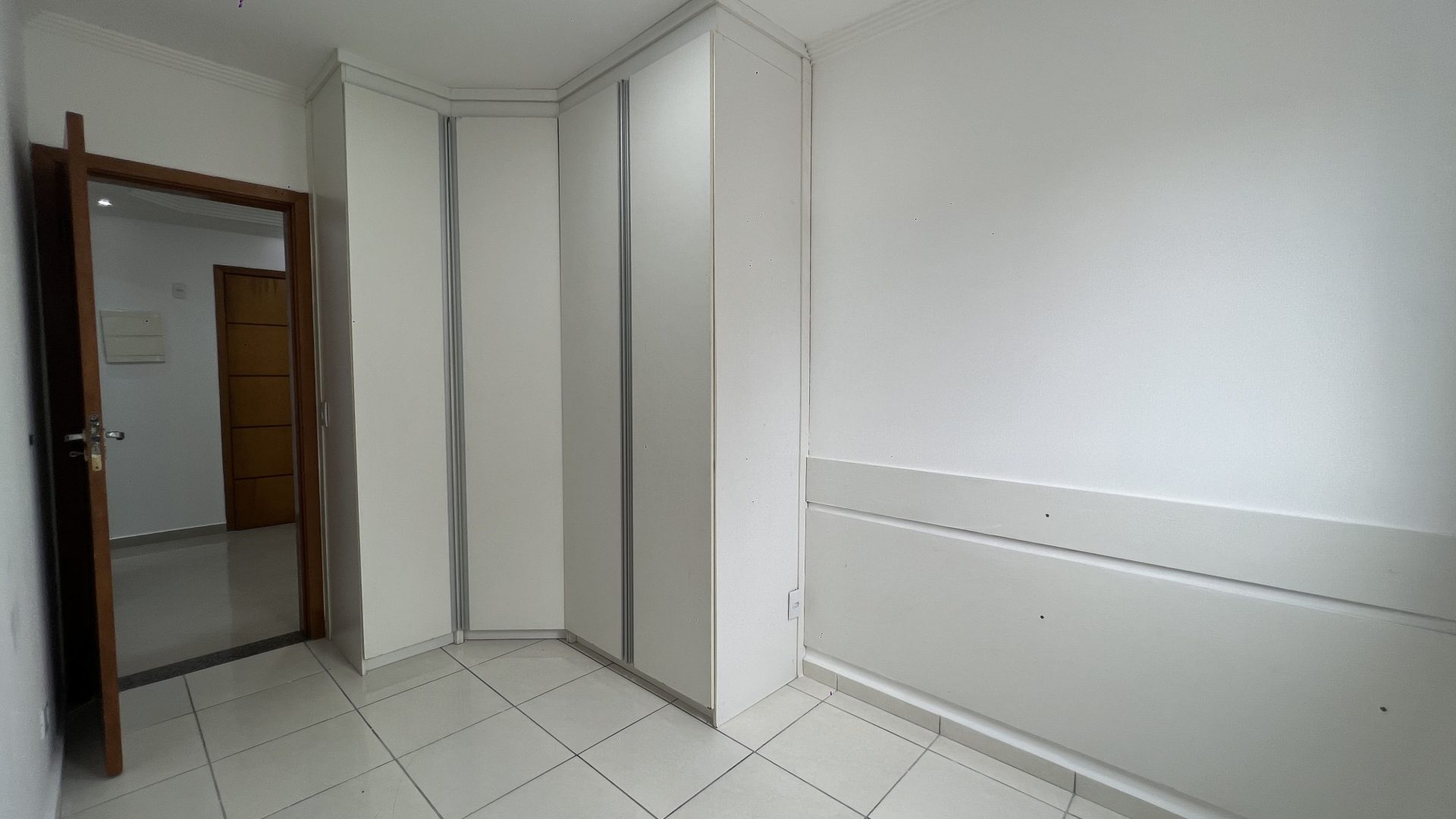 Aparatemnto Mobiliado 02 Dormitorios, 01 Suite, 01 Vaga de Garagem – Vila Tupi