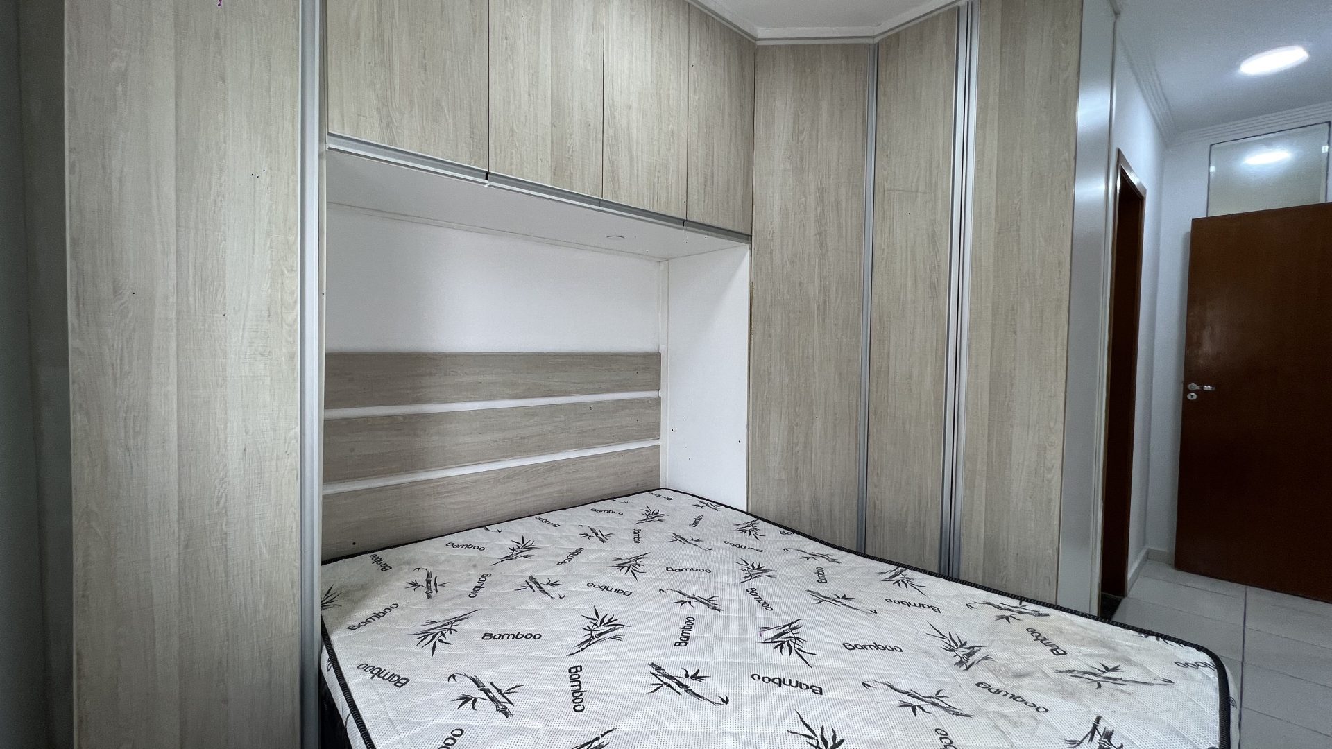 Aparatemnto Mobiliado 02 Dormitorios, 01 Suite, 01 Vaga de Garagem – Vila Tupi