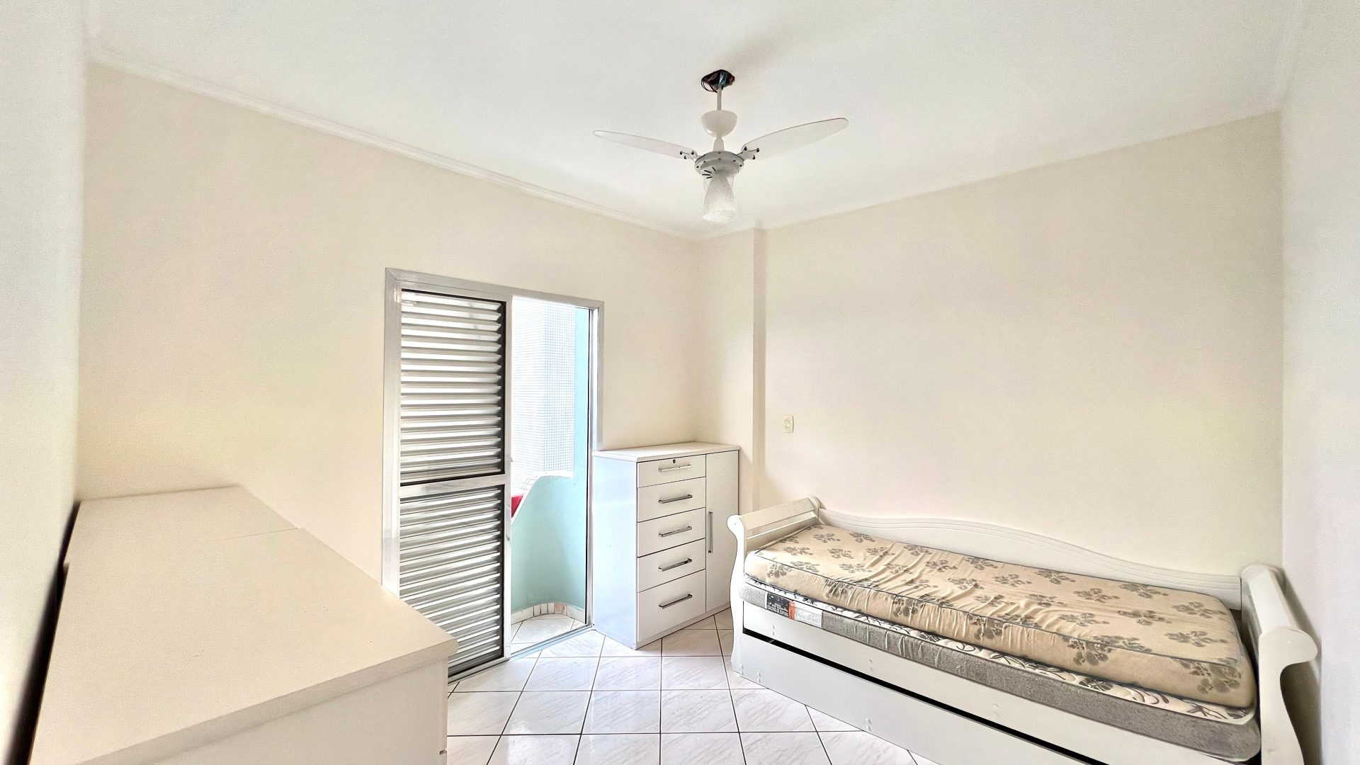 Apartamento Mobiliado 02 Dormitórios, 01 Vaga de Garagem, 86m2 A.U – Vila Caiçara