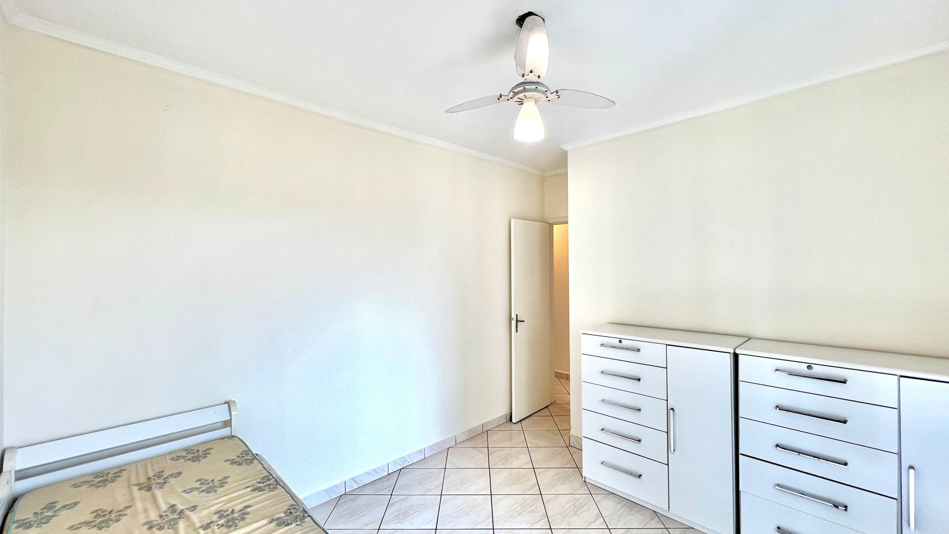 Apartamento Mobiliado 02 Dormitórios, 01 Vaga de Garagem, 86m2 A.U – Vila Caiçara