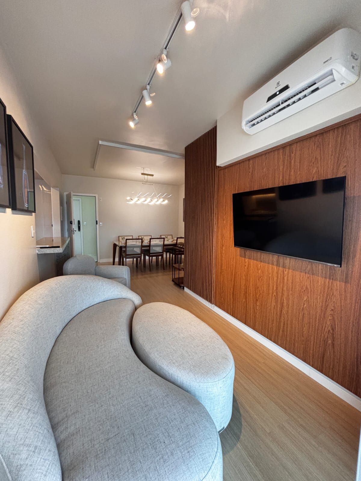 Apartamento Mobiliado 02 Dormitórios 01 Suíte 01 Vaga, 76m2 – Vila Mirim