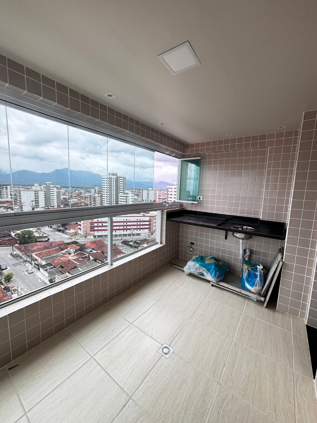 Apartamento Mobiliado 02 Dormitórios 01 Suíte 01 Vaga, 76m2 – Vila Mirim