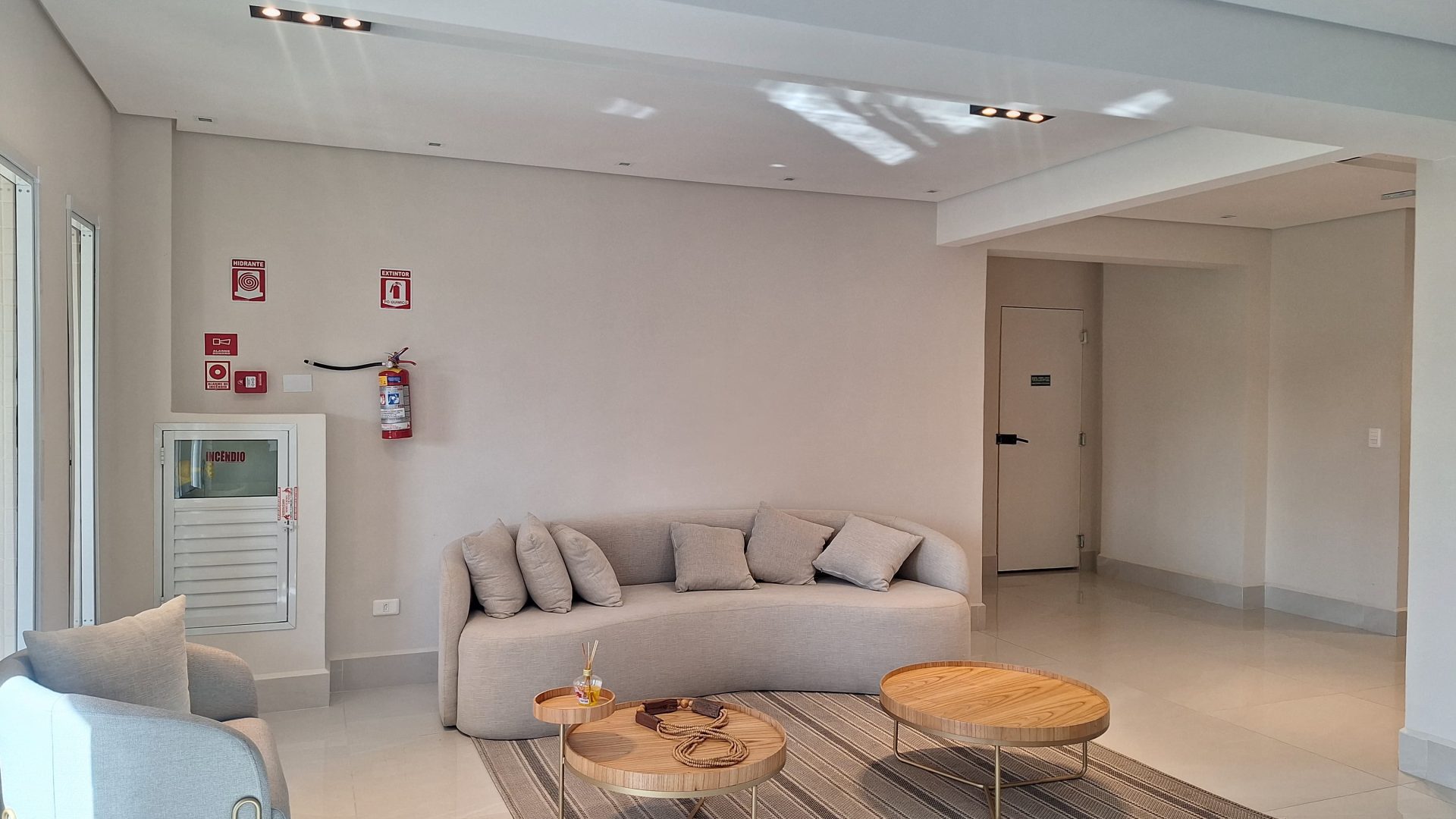 Apartamento Mobiliado 03 Suítes 01 Lavabo 02 Vagas – 101m2 – Aviação