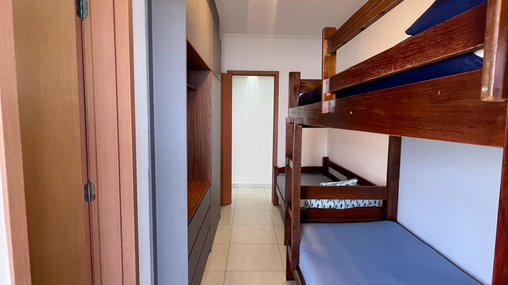 Apartamento 02 Dormitórios, sendo 02 Suítes, 01 Vaga – Bairro Maracanã