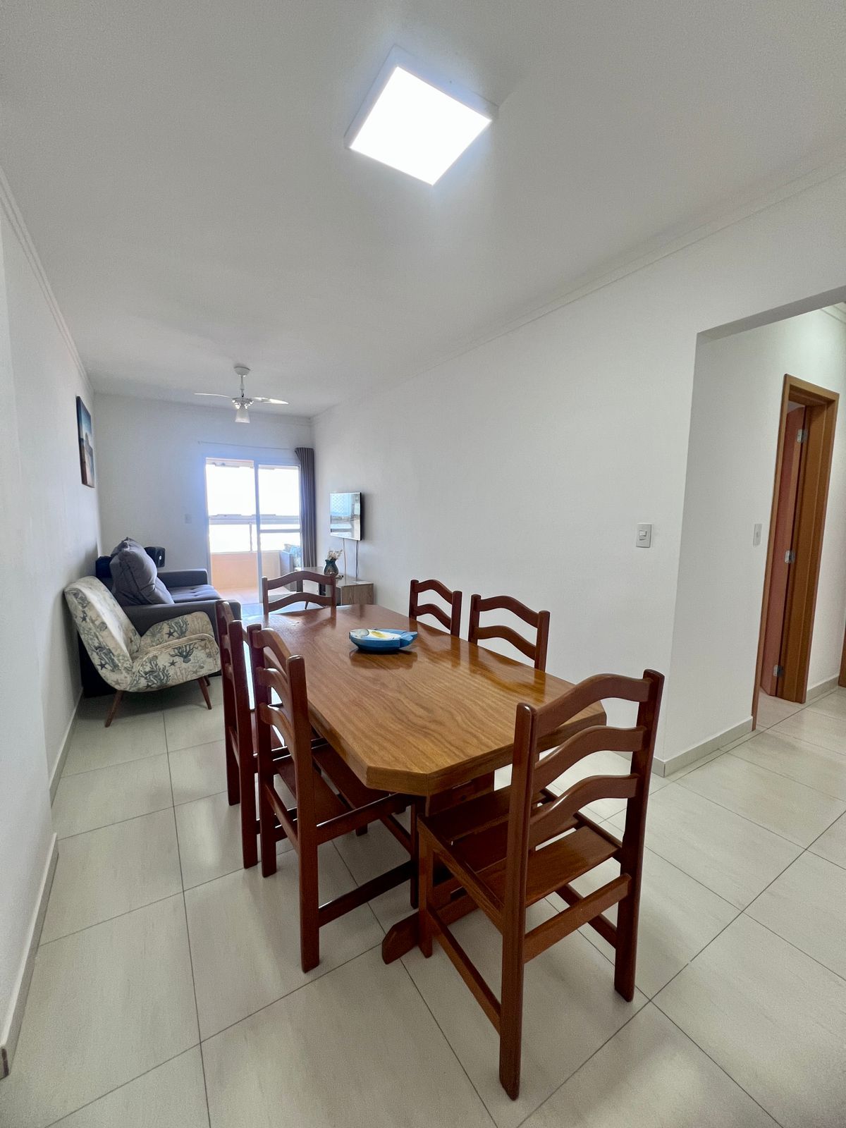 Apartamento 02 Dormitórios, sendo 02 Suítes, 01 Vaga – Bairro Maracanã