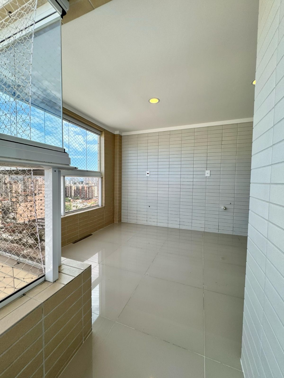 Apartamento 03 Dormitórios, Sendo 03 Suítes, 02 Vagas Demarcadas, 104m2 – Canto do Forte