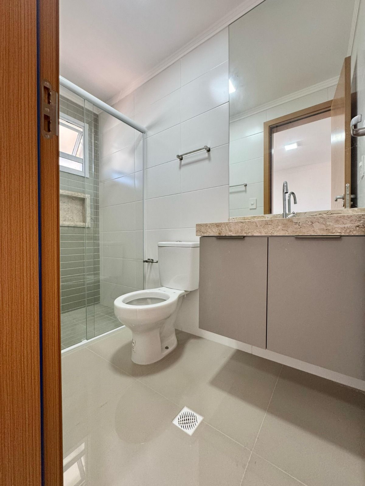 Apartamento 03 Dormitórios, Sendo 03 Suítes, 02 Vagas Demarcadas, 104m2 – Canto do Forte