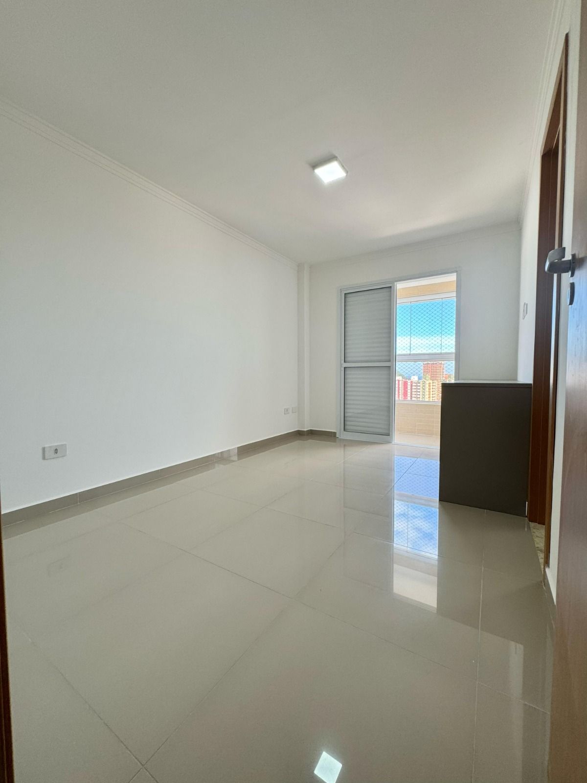 Apartamento 03 Dormitórios, Sendo 03 Suítes, 02 Vagas Demarcadas, 104m2 – Canto do Forte
