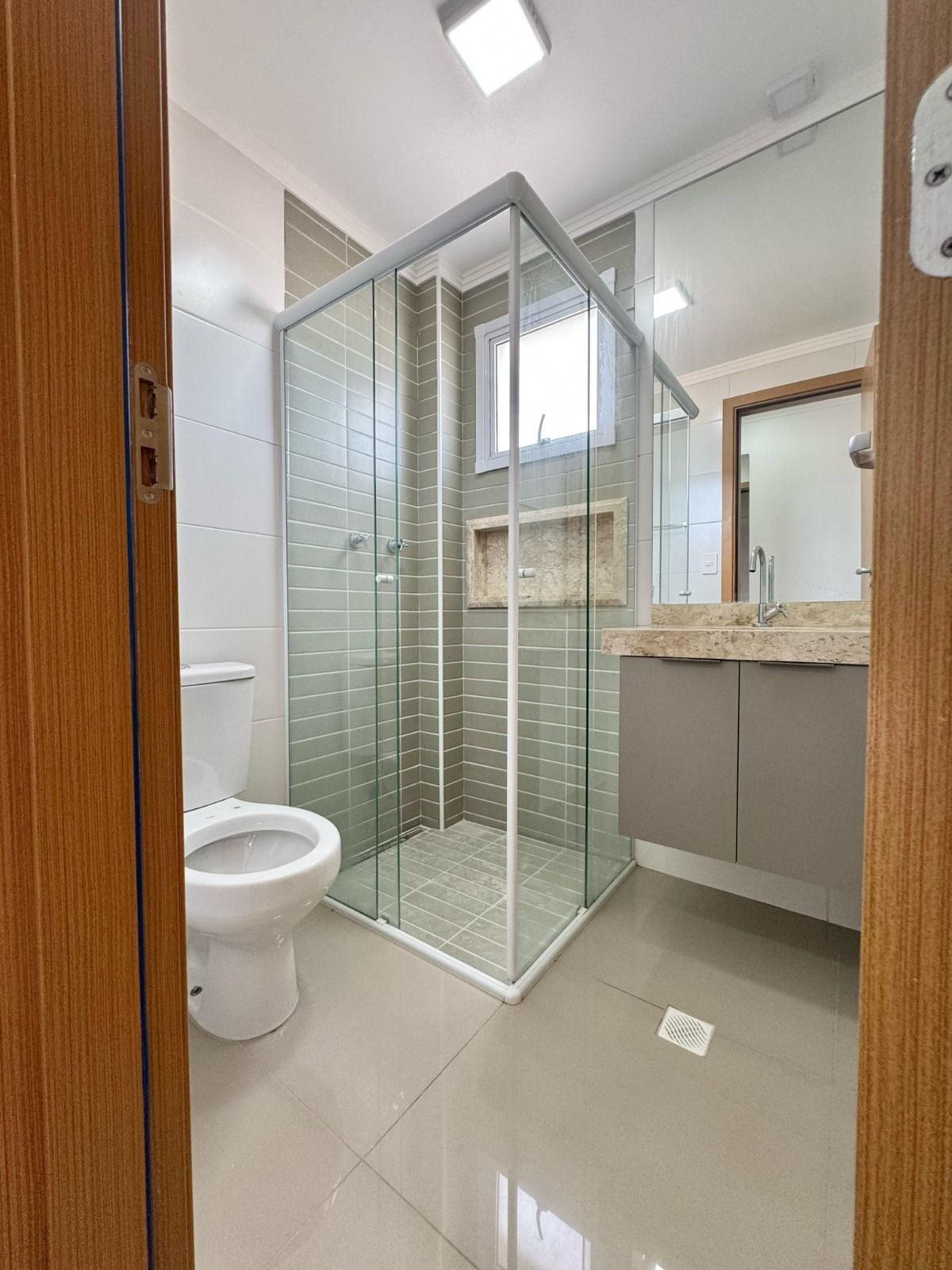 Apartamento 03 Dormitórios, Sendo 03 Suítes, 02 Vagas Demarcadas, 104m2 – Canto do Forte
