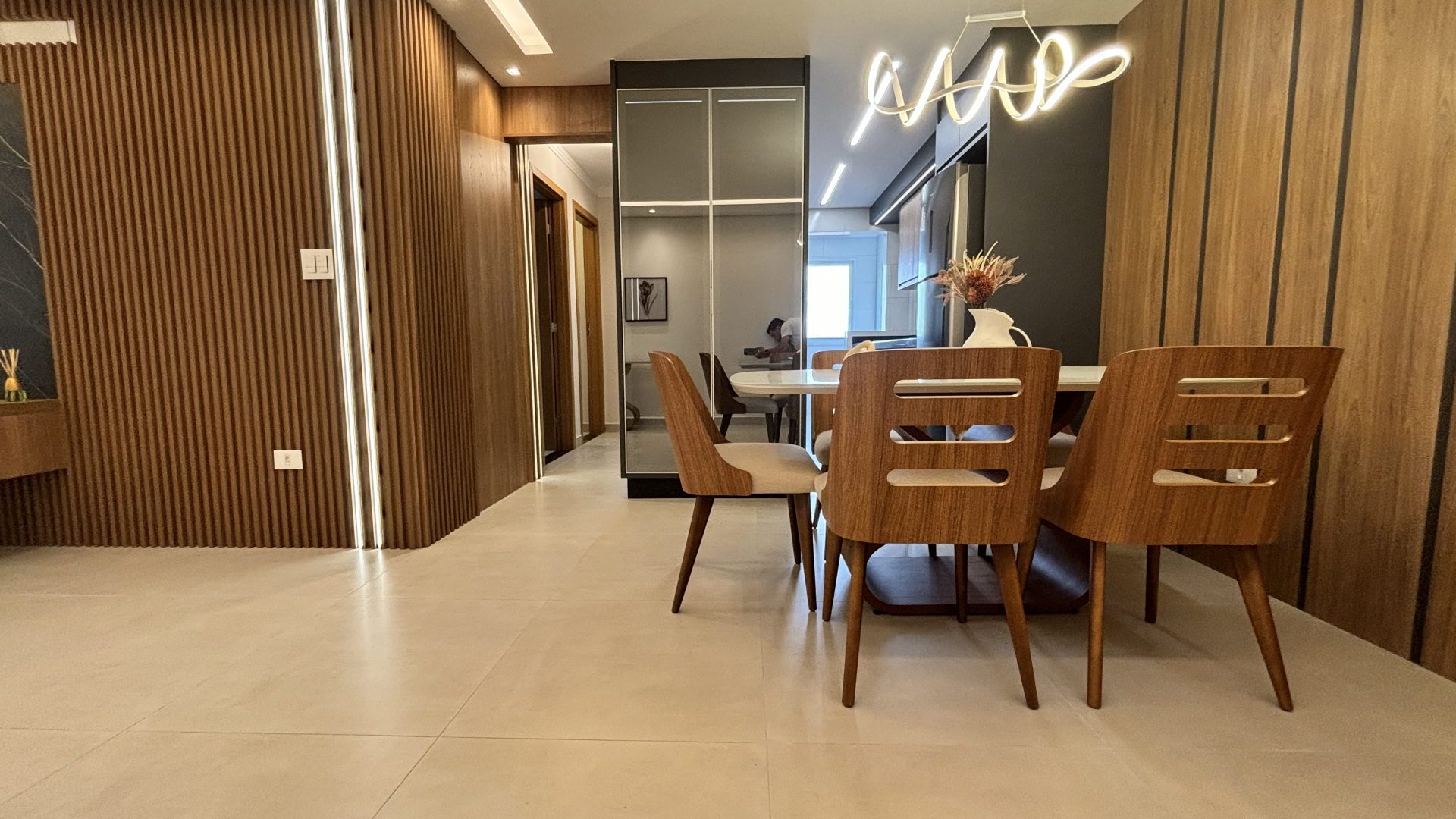 Apartamento 02 Dormitórios 01 Suíte 02 Vagas, 79m2 – Bairro Boqueirão