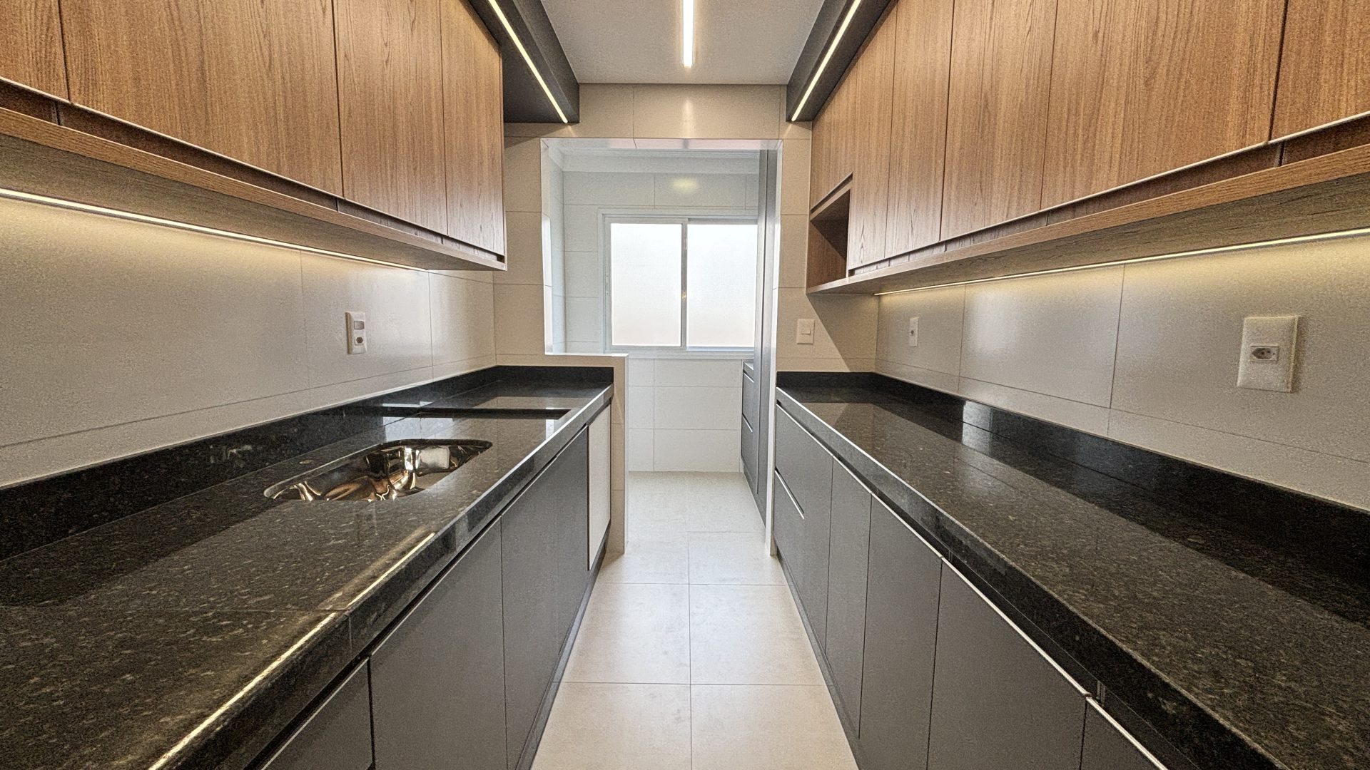 Apartamento 02 Dormitórios 01 Suíte 02 Vagas, 79m2 – Bairro Boqueirão