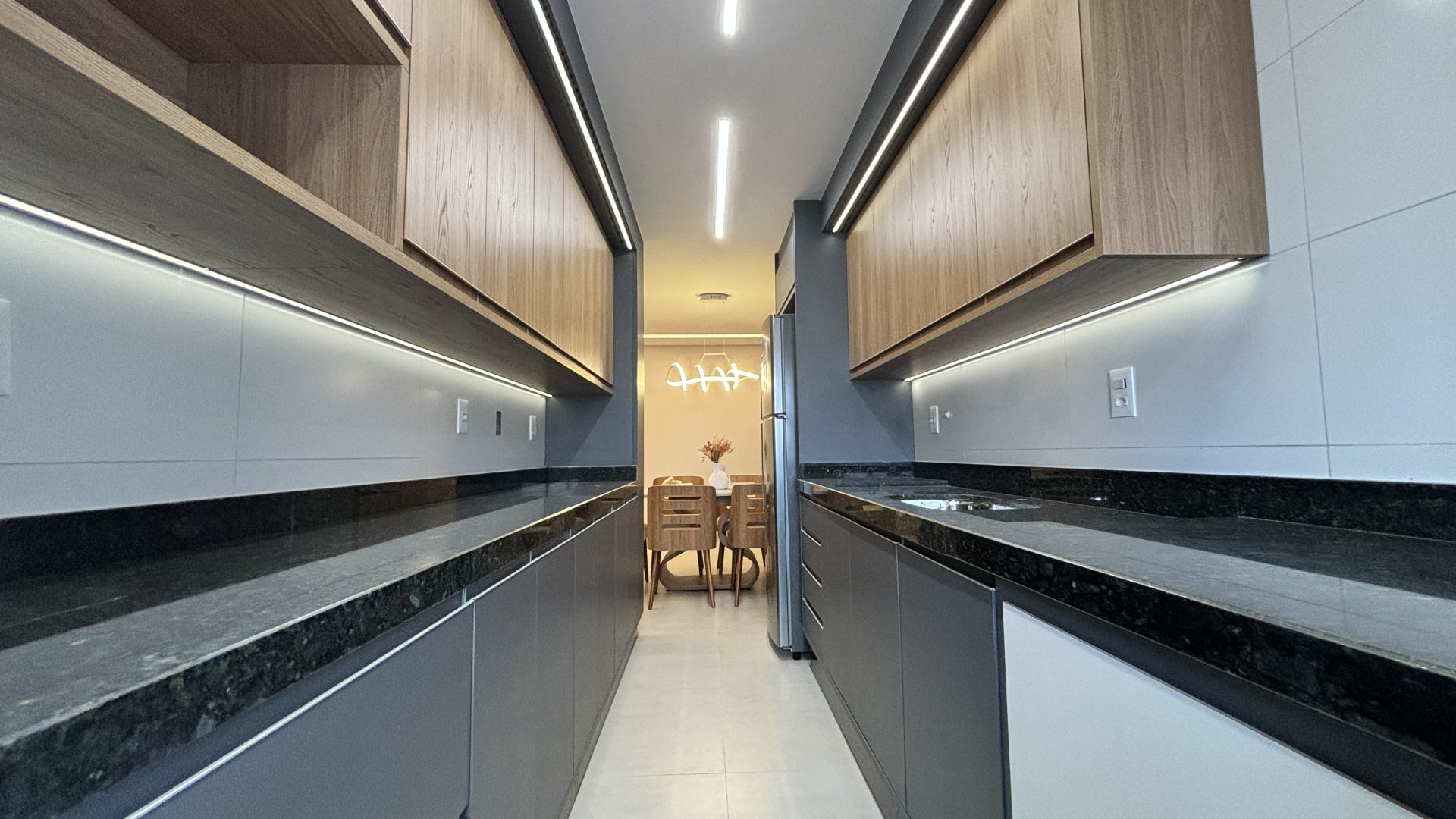 Apartamento 02 Dormitórios 01 Suíte 02 Vagas, 79m2 – Bairro Boqueirão