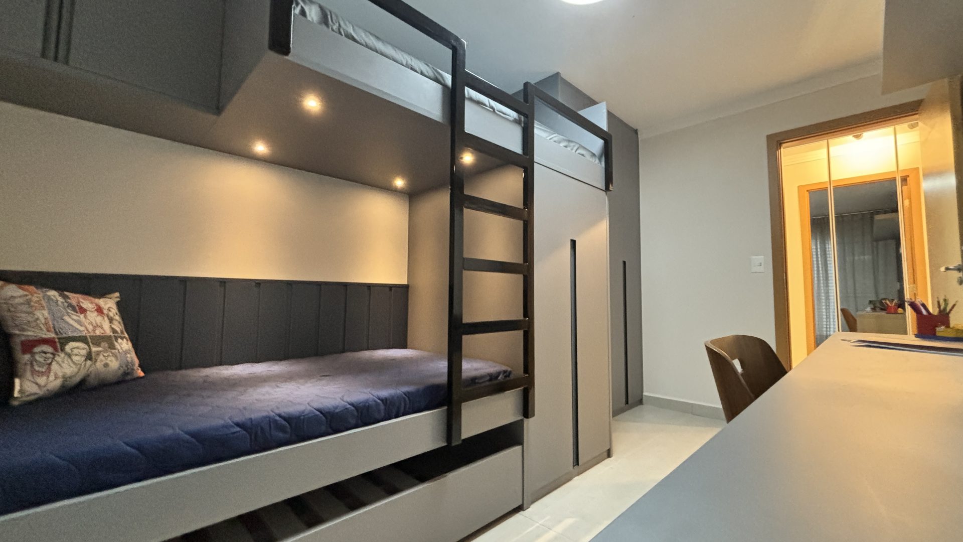 Apartamento 02 Dormitórios 01 Suíte 02 Vagas, 79m2 – Bairro Boqueirão