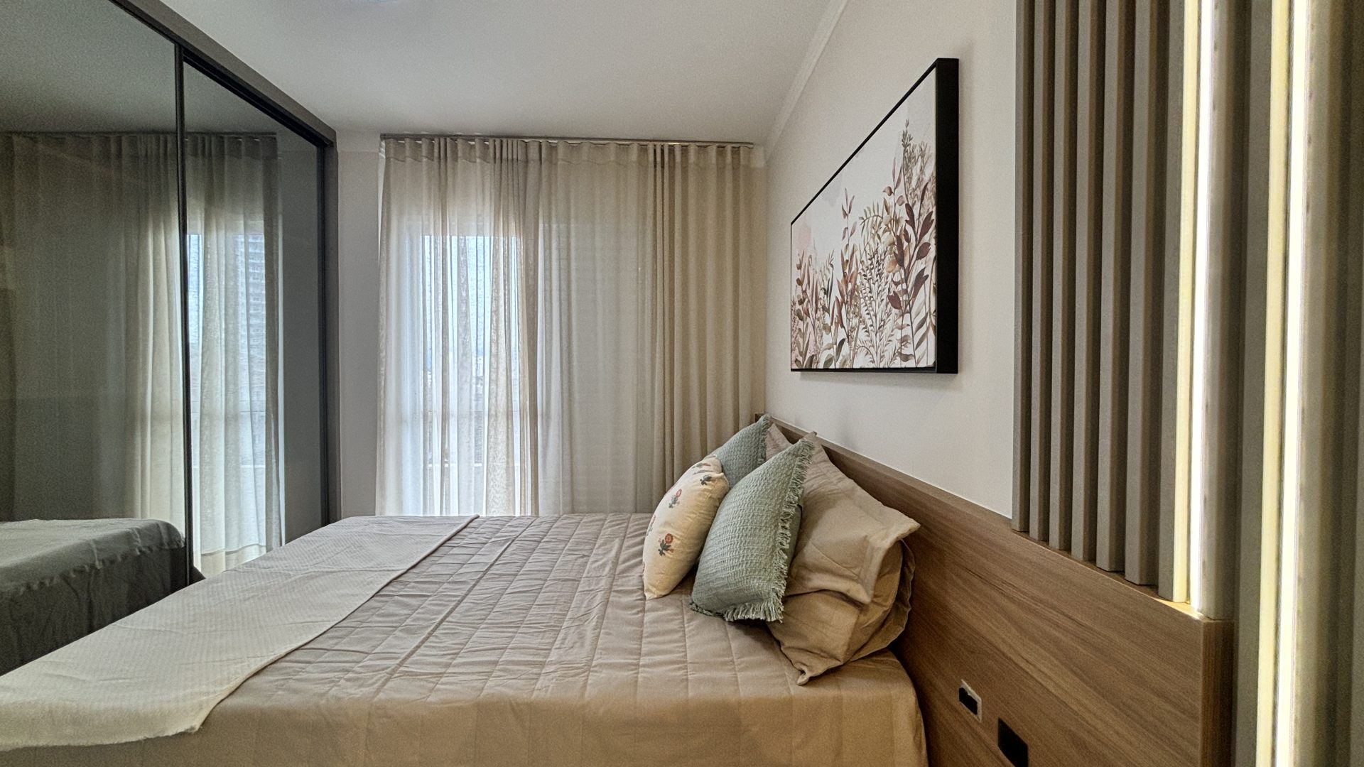 Apartamento 02 Dormitórios 01 Suíte 02 Vagas, 79m2 – Bairro Boqueirão