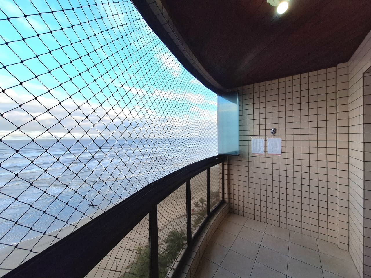 Apartamento Frente Mar 02 Dormitórios 01 Suíte + DEP. Empregada 01 Vaga, 112m2 – Bairro Vila Caiçara