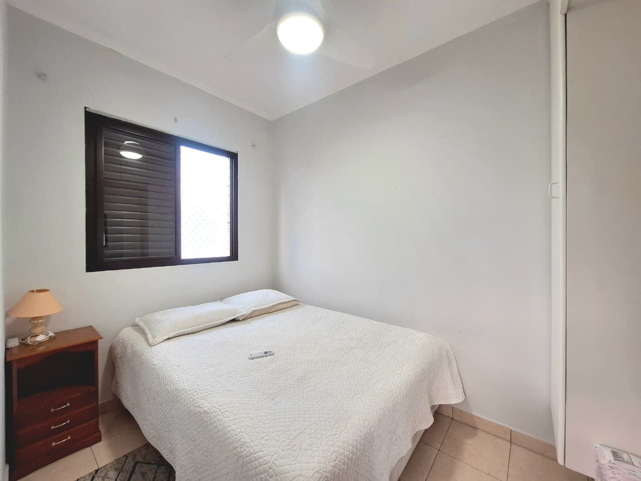 Apartamento Frente Mar 02 Dormitórios 01 Suíte + DEP. Empregada 01 Vaga, 112m2 – Bairro Vila Caiçara