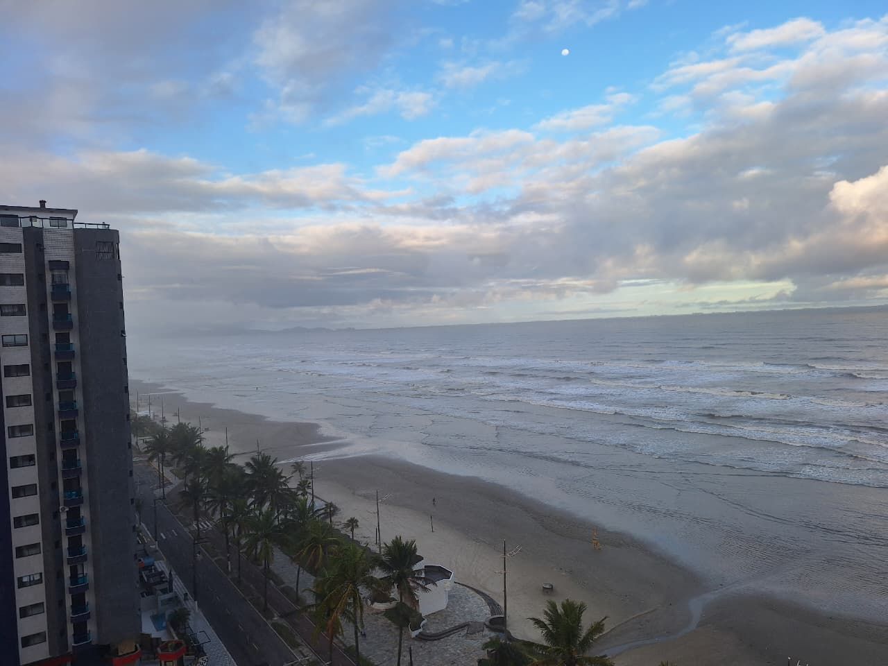 Apartamento Frente Mar 02 Dormitórios 01 Suíte + DEP. Empregada 01 Vaga, 112m2 – Bairro Vila Caiçara