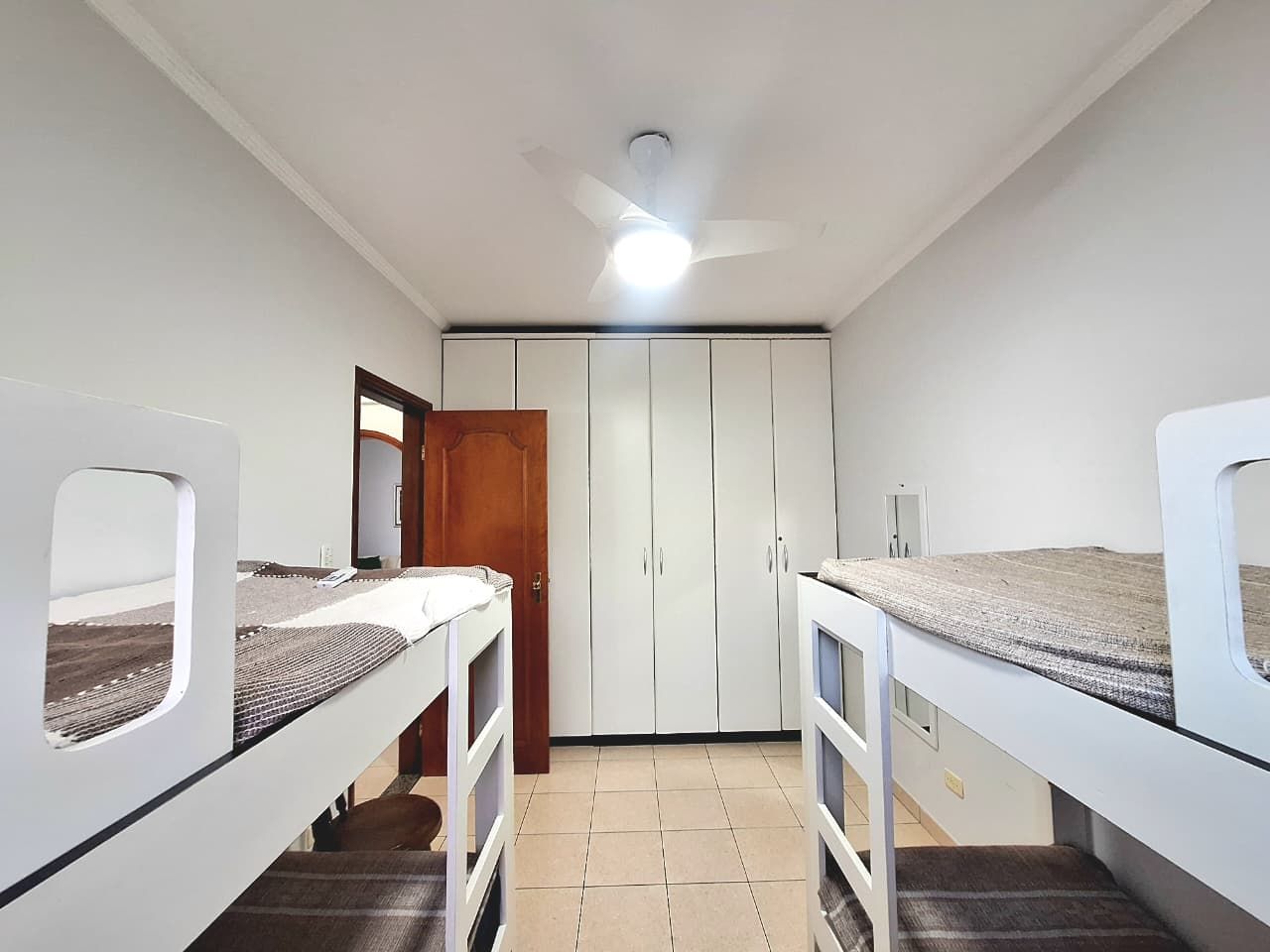 Apartamento Frente Mar 02 Dormitórios 01 Suíte + DEP. Empregada 01 Vaga, 112m2 – Bairro Vila Caiçara