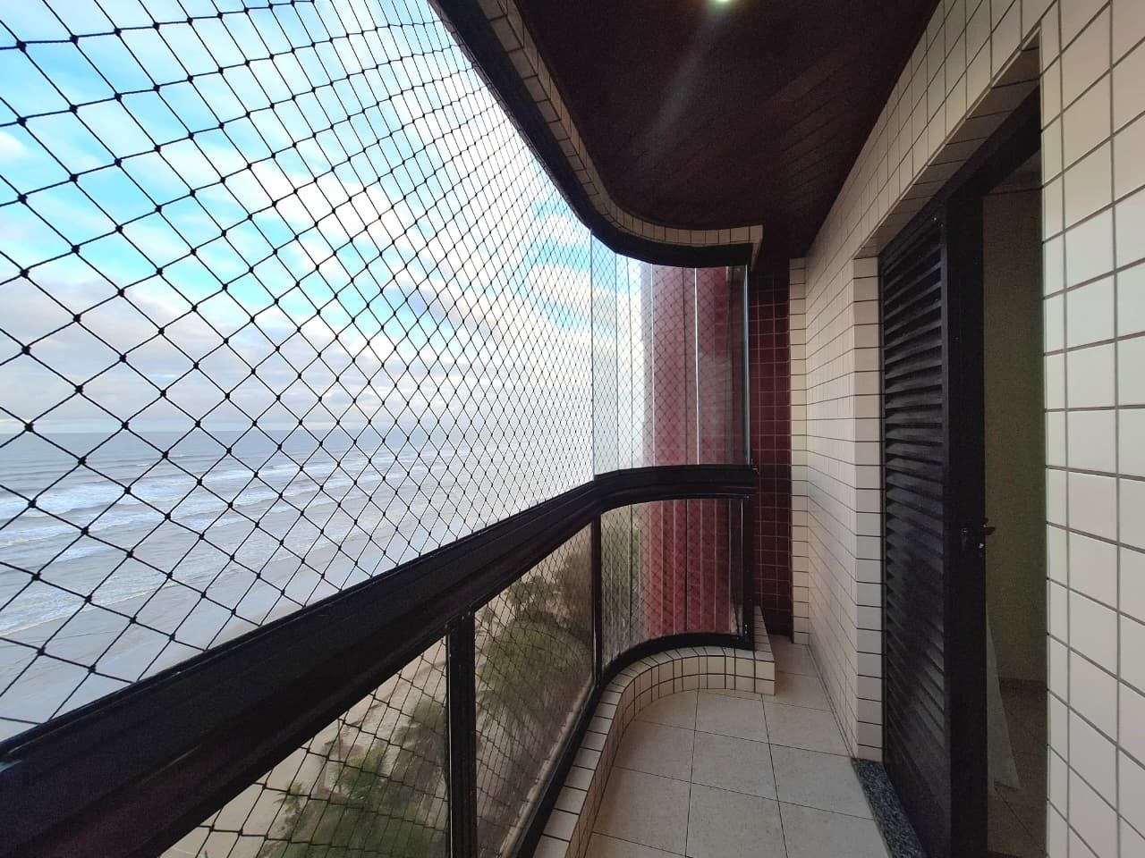 Apartamento Frente Mar 02 Dormitórios 01 Suíte + DEP. Empregada 01 Vaga, 112m2 – Bairro Vila Caiçara