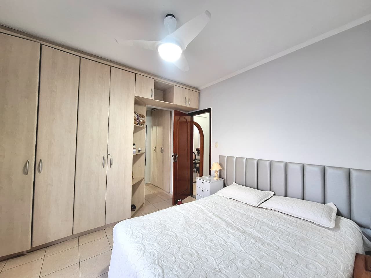 Apartamento Frente Mar 02 Dormitórios 01 Suíte + DEP. Empregada 01 Vaga, 112m2 – Bairro Vila Caiçara